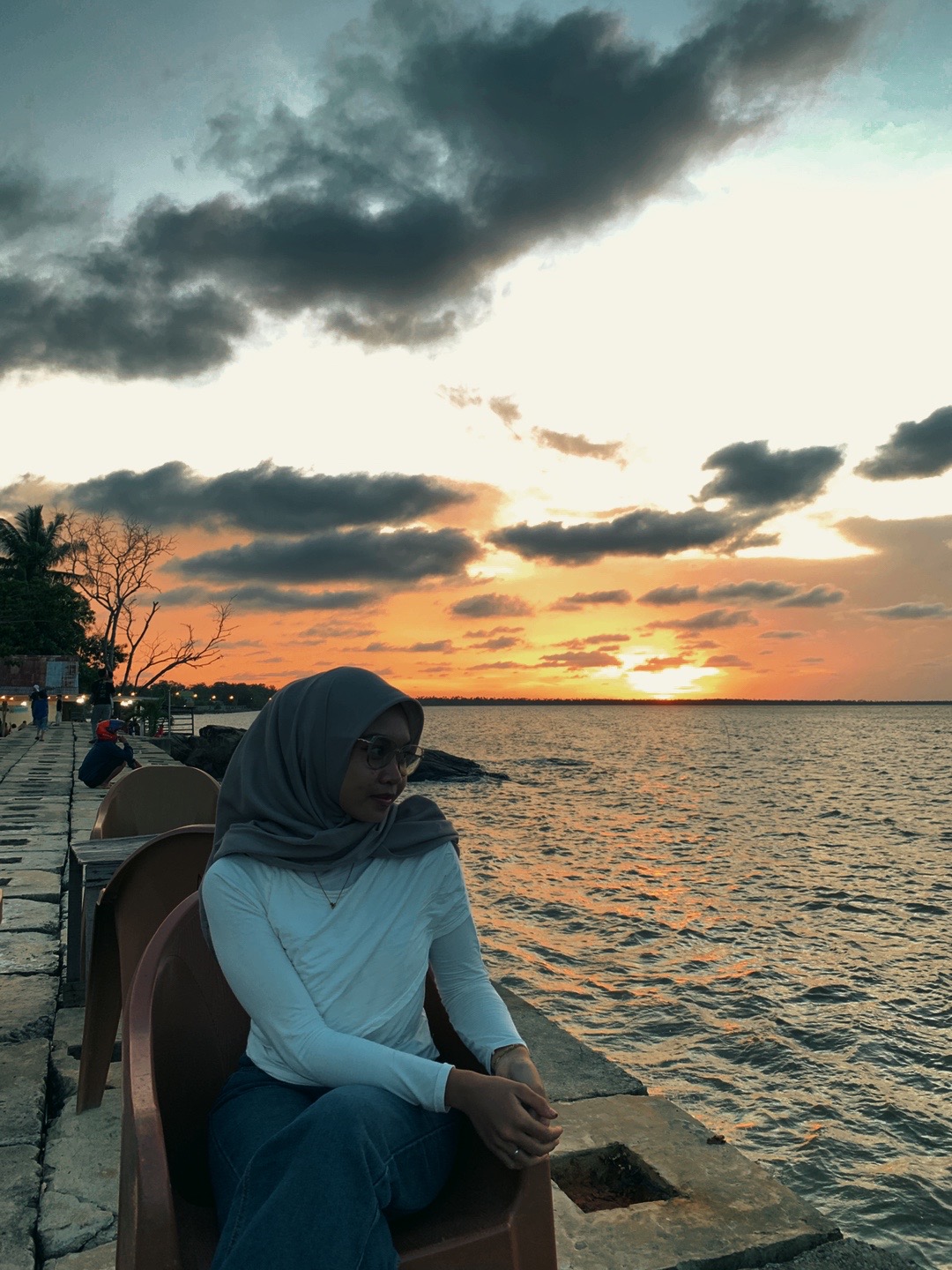 @uwi~