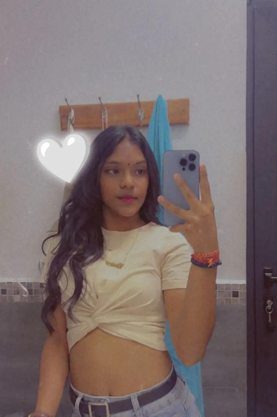 @Vanshika.𝓛 💋