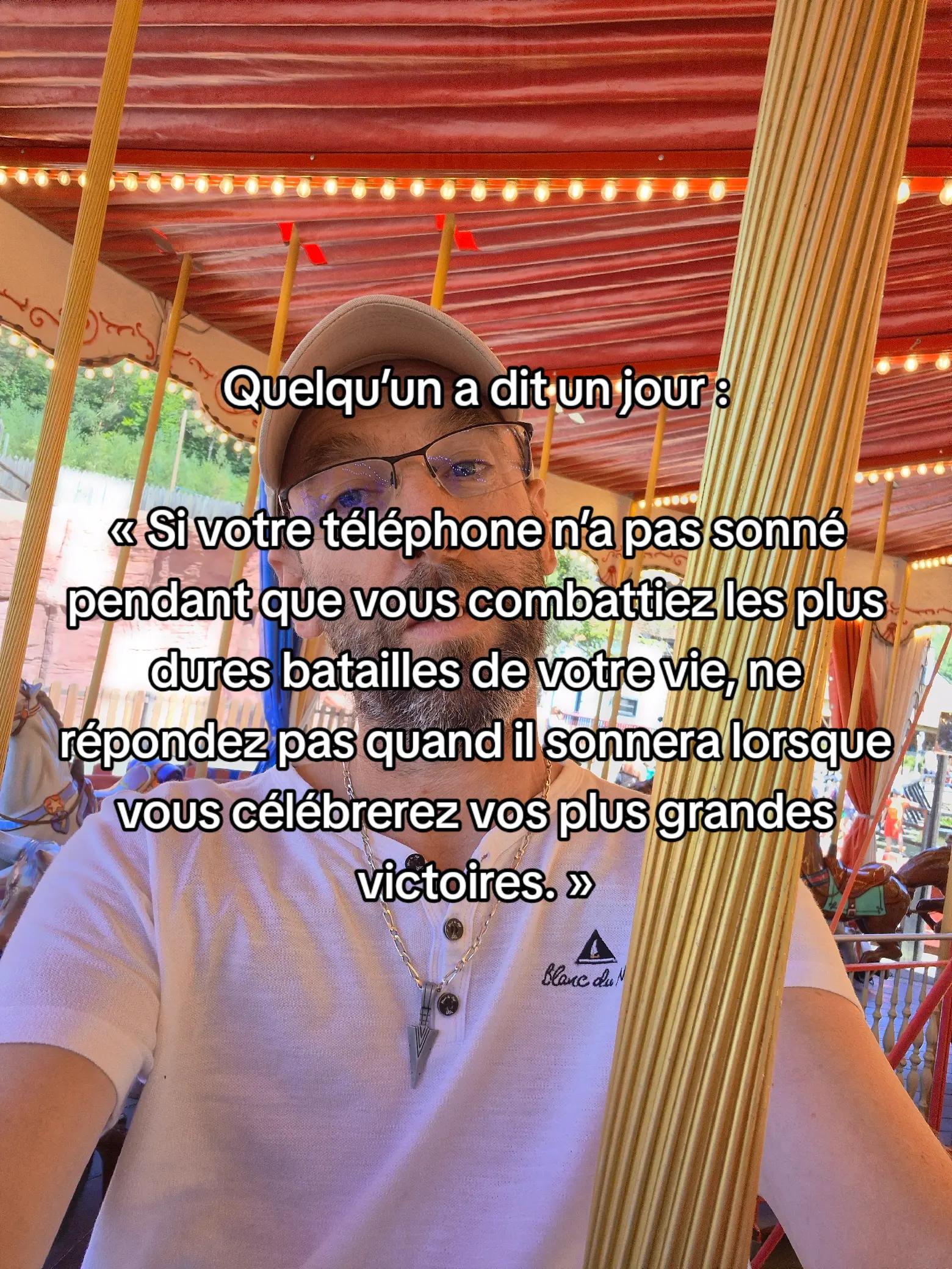 @un homme debout
