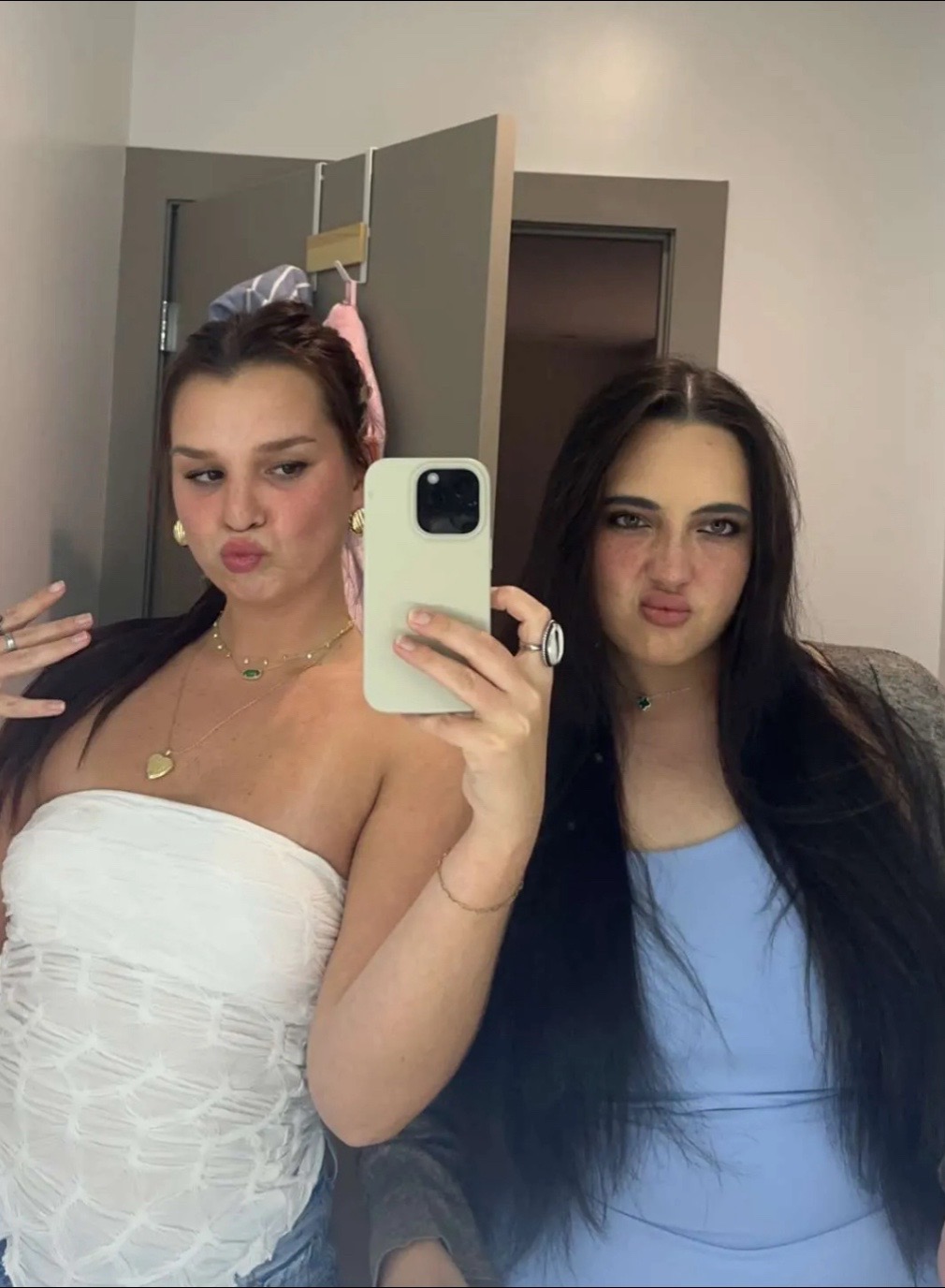 @mia.banales