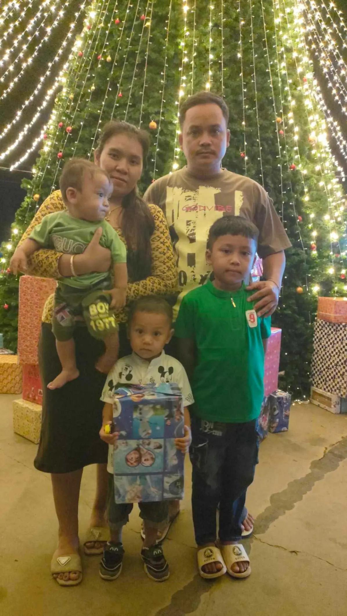 @ពូធឿន SR
