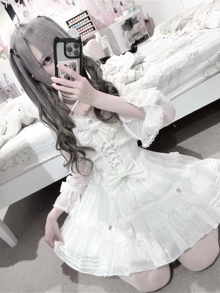@にこ