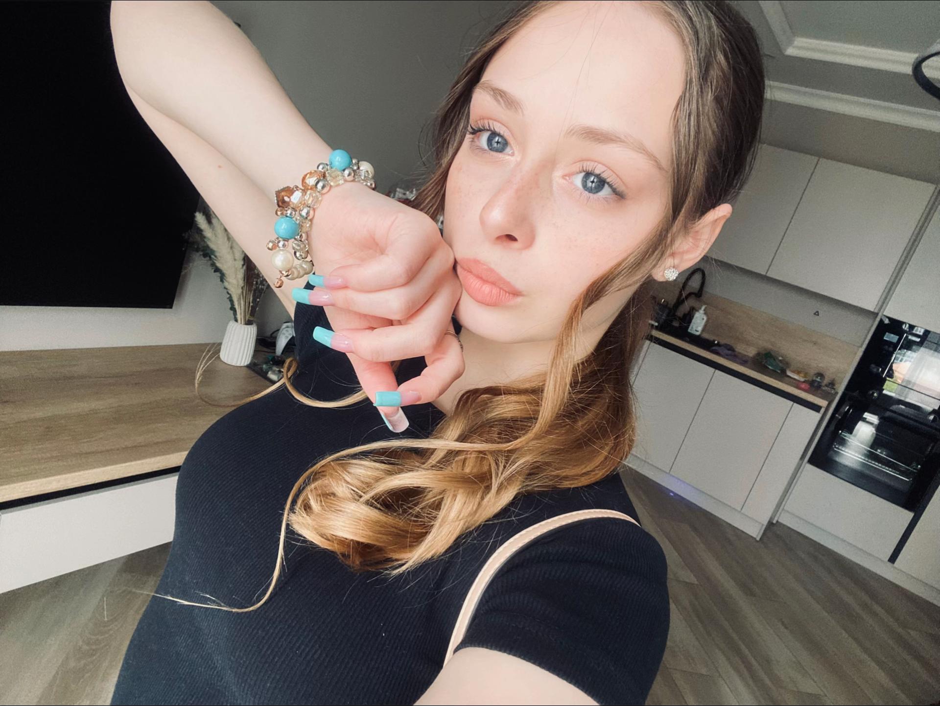 @Бисик🤍