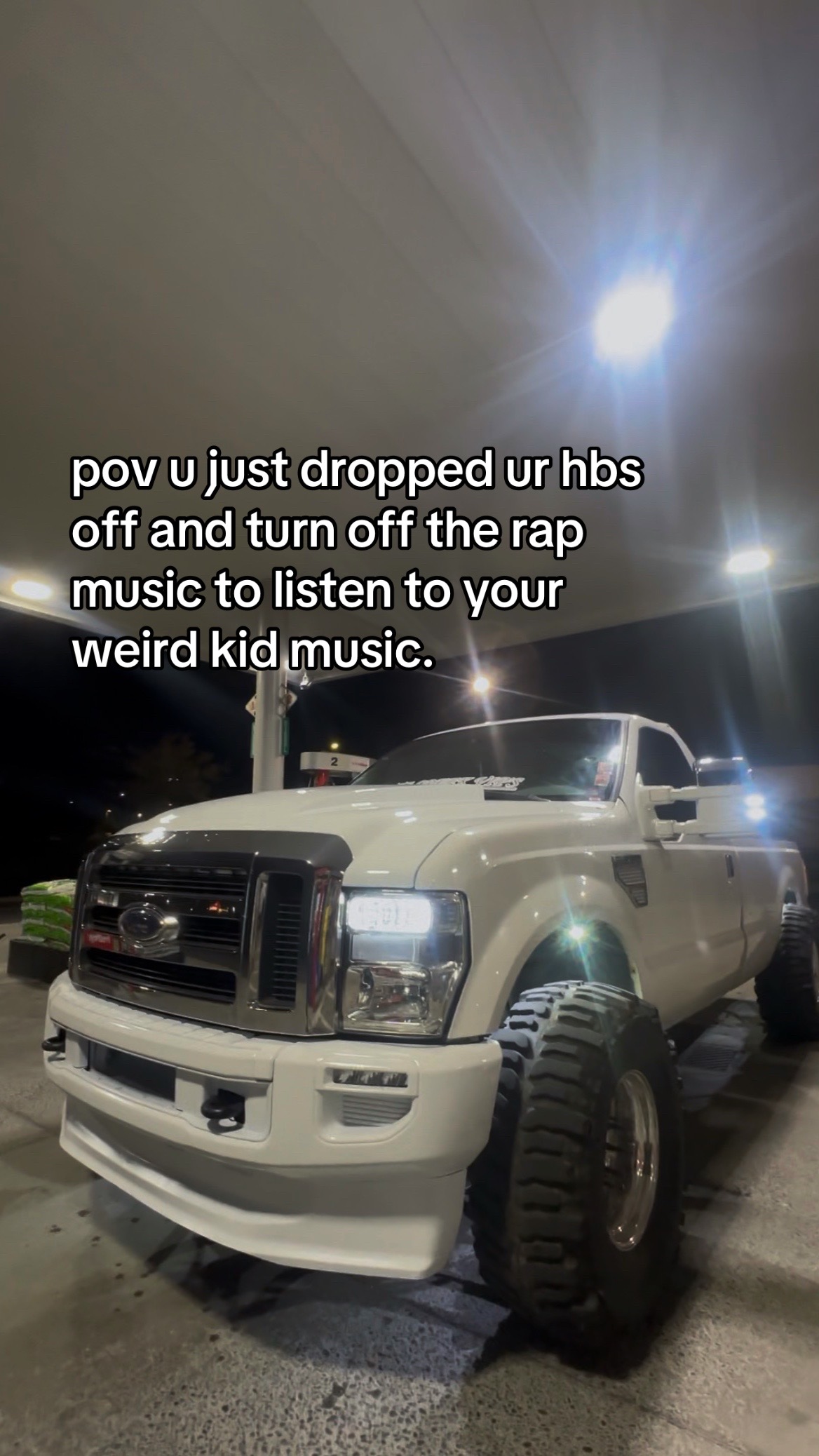 @_collinisakson_