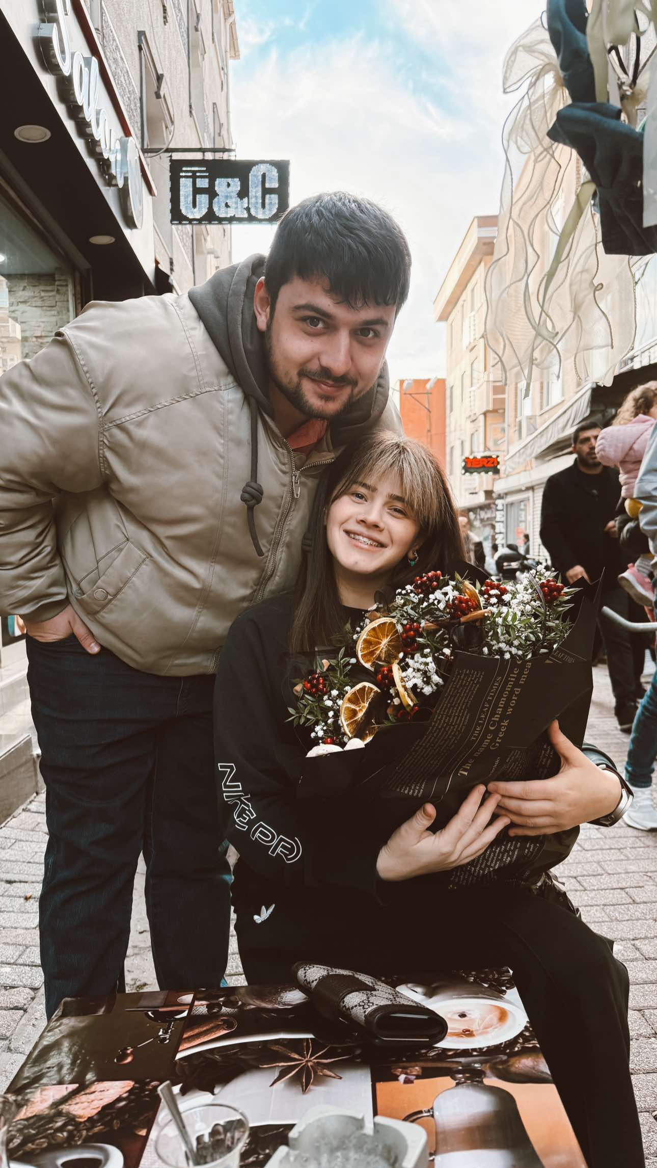 @Kübra Girengir