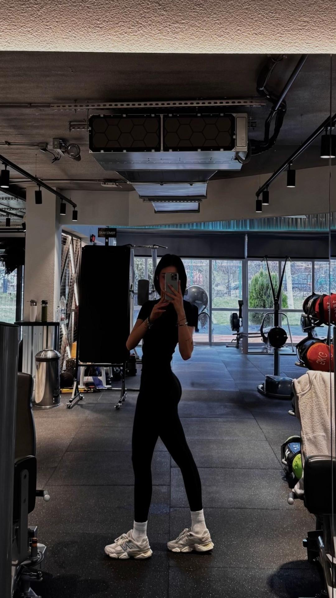 @Aslı Aliko&ccedil;