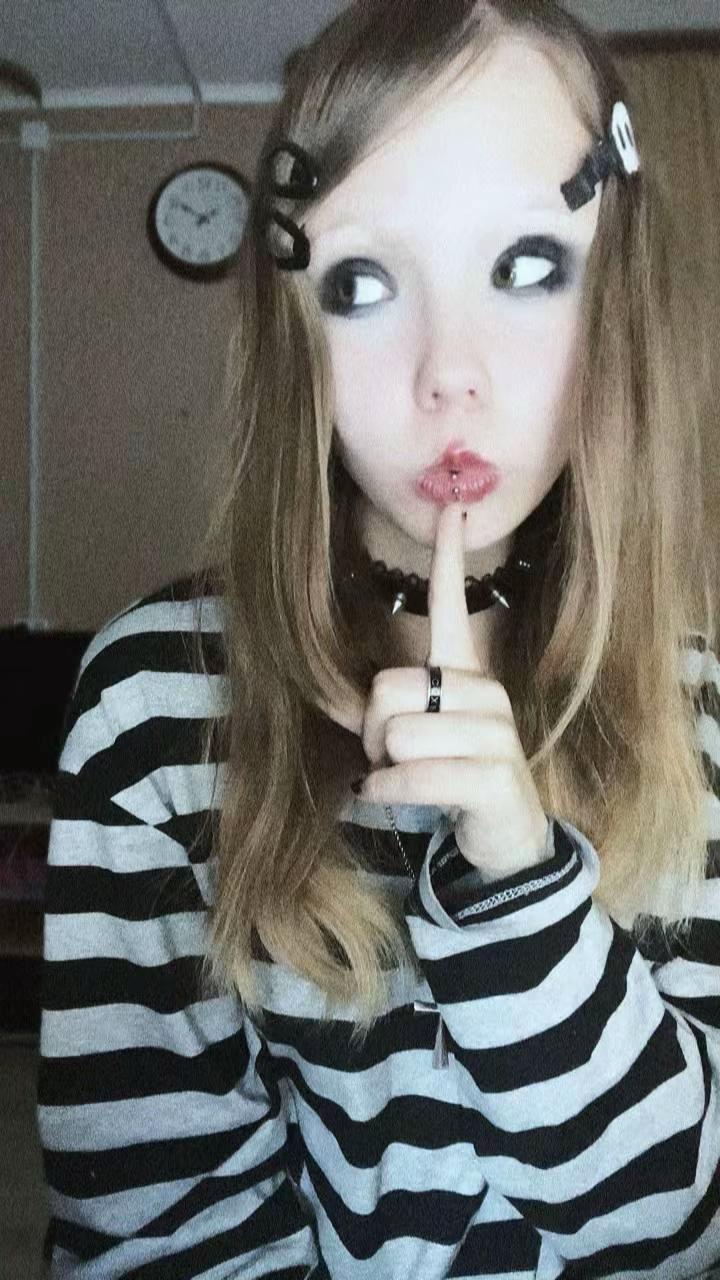 @&times; ШАРЛОТТА РАЙЗЕР &times;