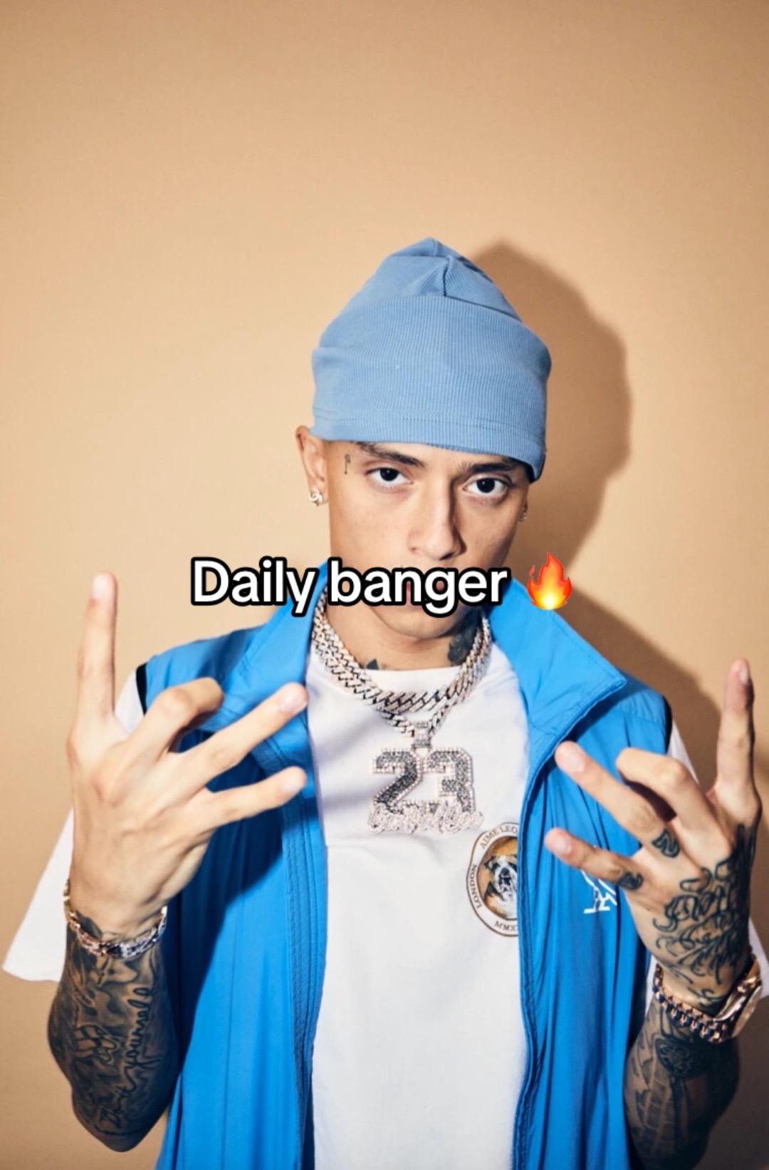 @✈️