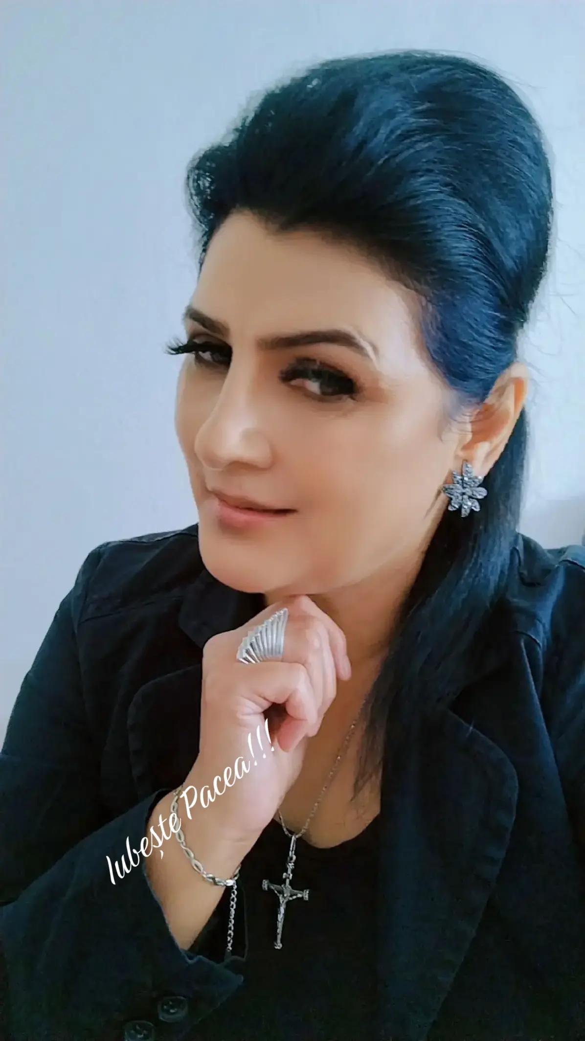 @Violeta Sandu