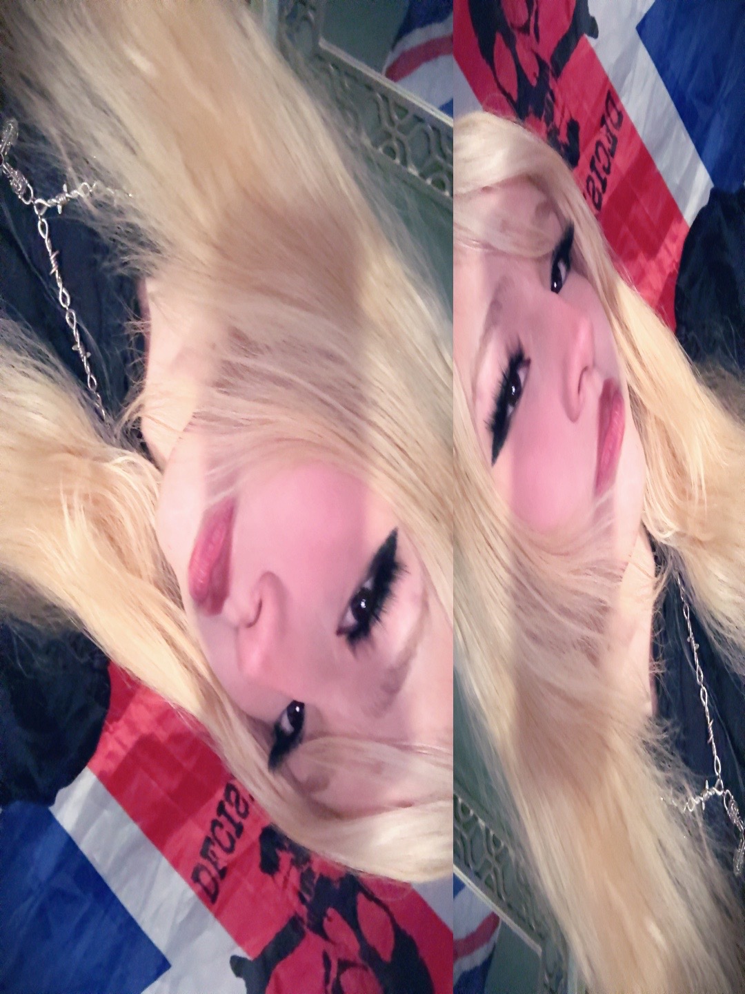 @^,,^
