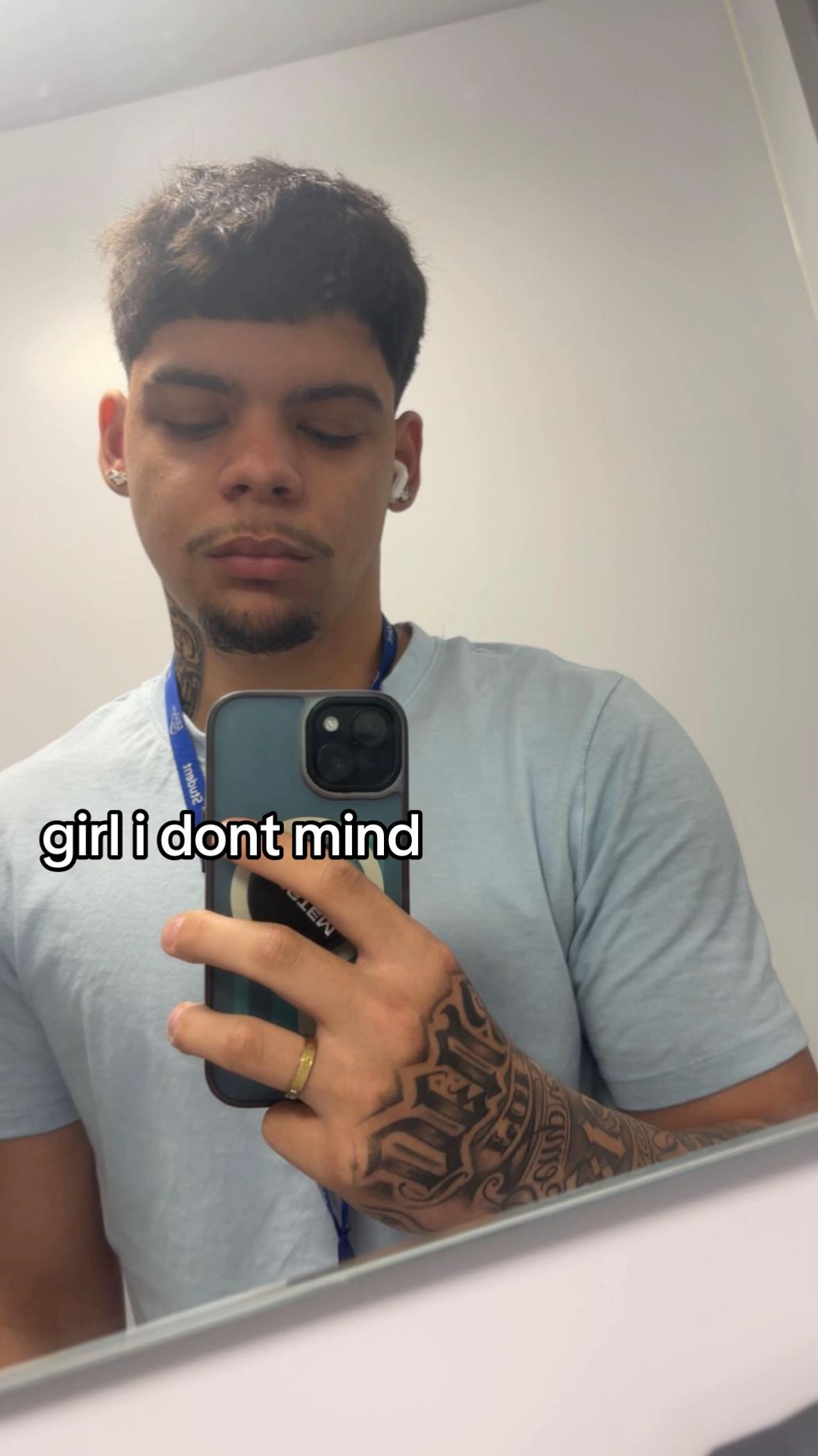 @Alex🦦
