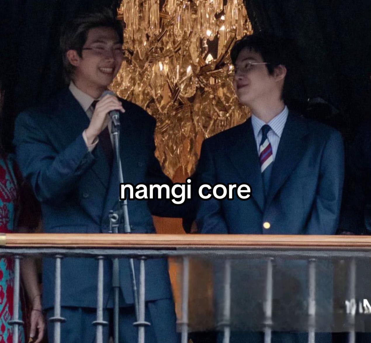 @lia⁷