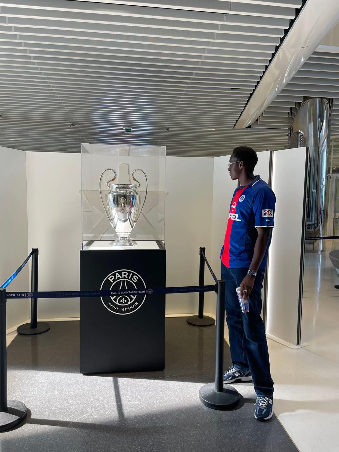 @Mouss 🤴🏿🇸🇳🔴🔵