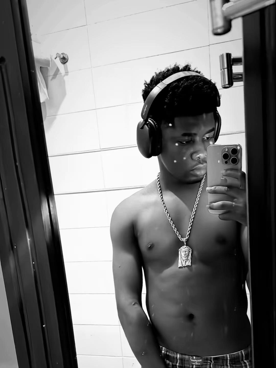 @Mr 🕷️ Chukwuweike