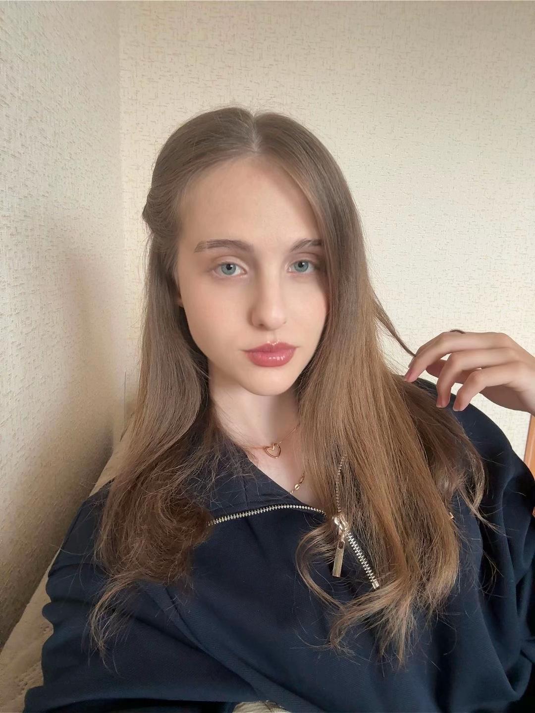@🧚🏻&zwj;♀️