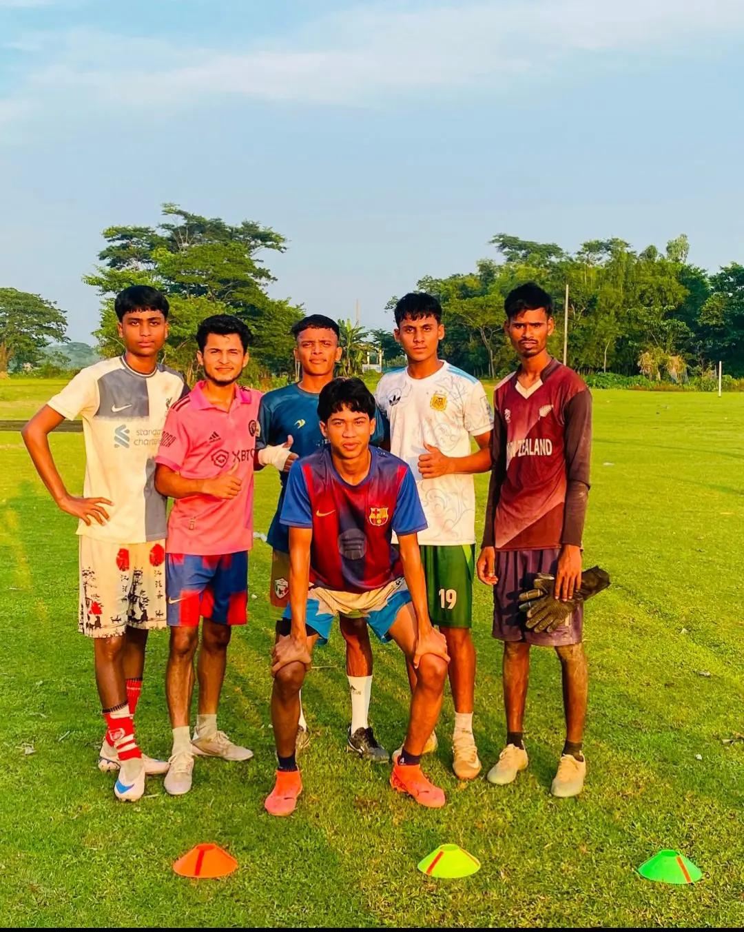 @IK 🥰🤟.. AKASH☠️⚽🤟🇧🇩