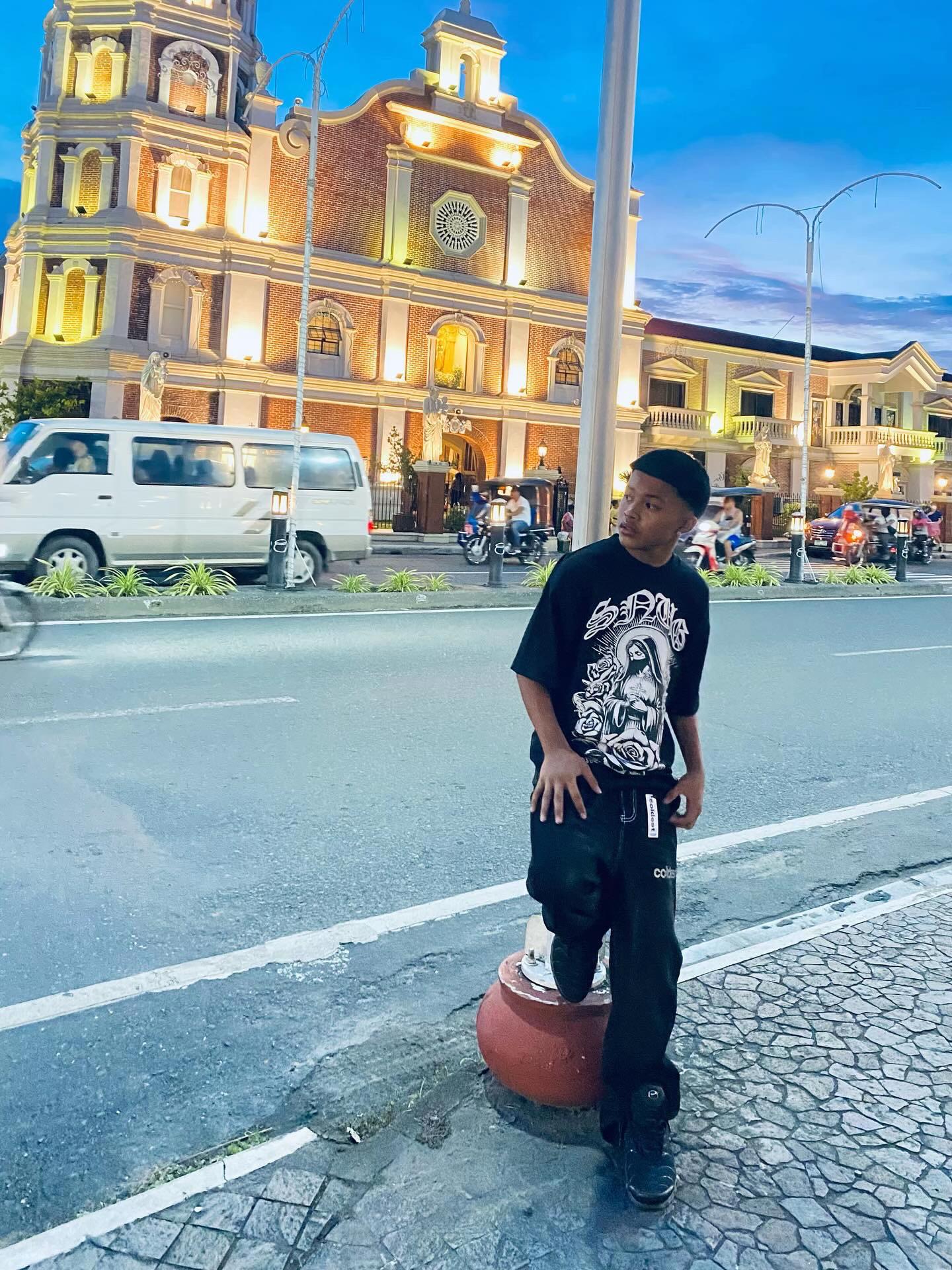 @au:>
