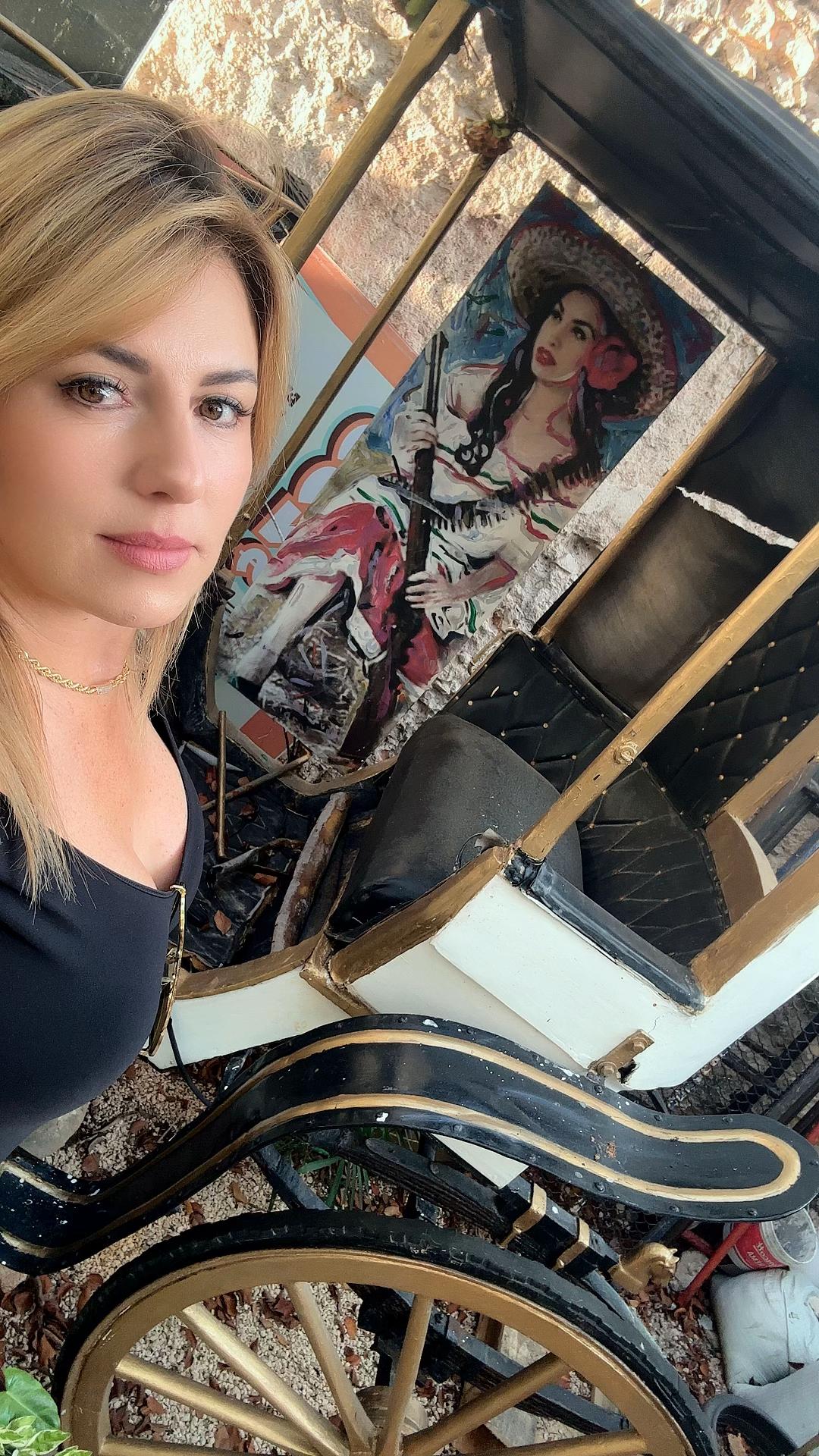 @Adriana Luna