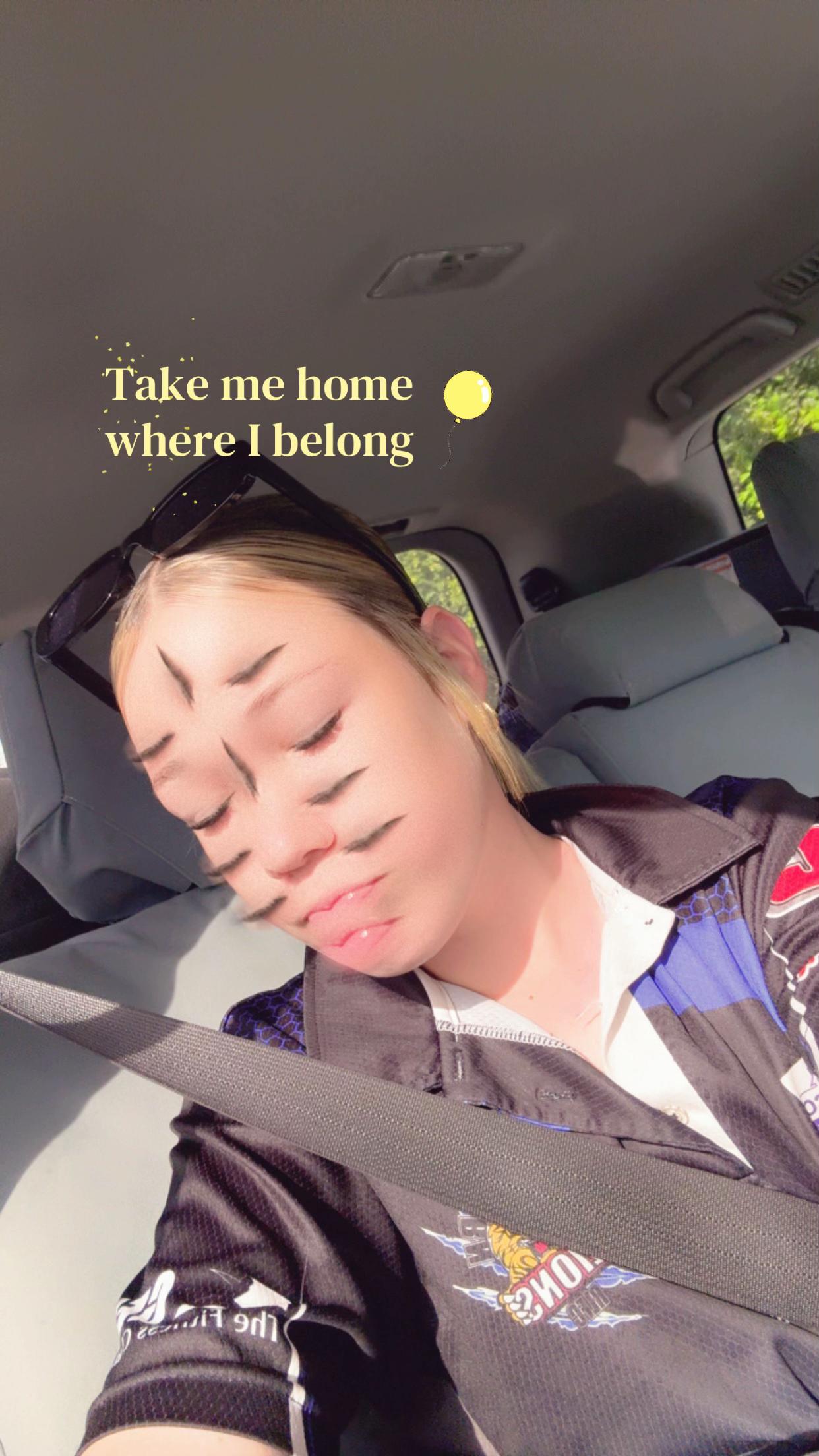 @𝒞𝒽𝒶𝓇𝓁ℯℯ．