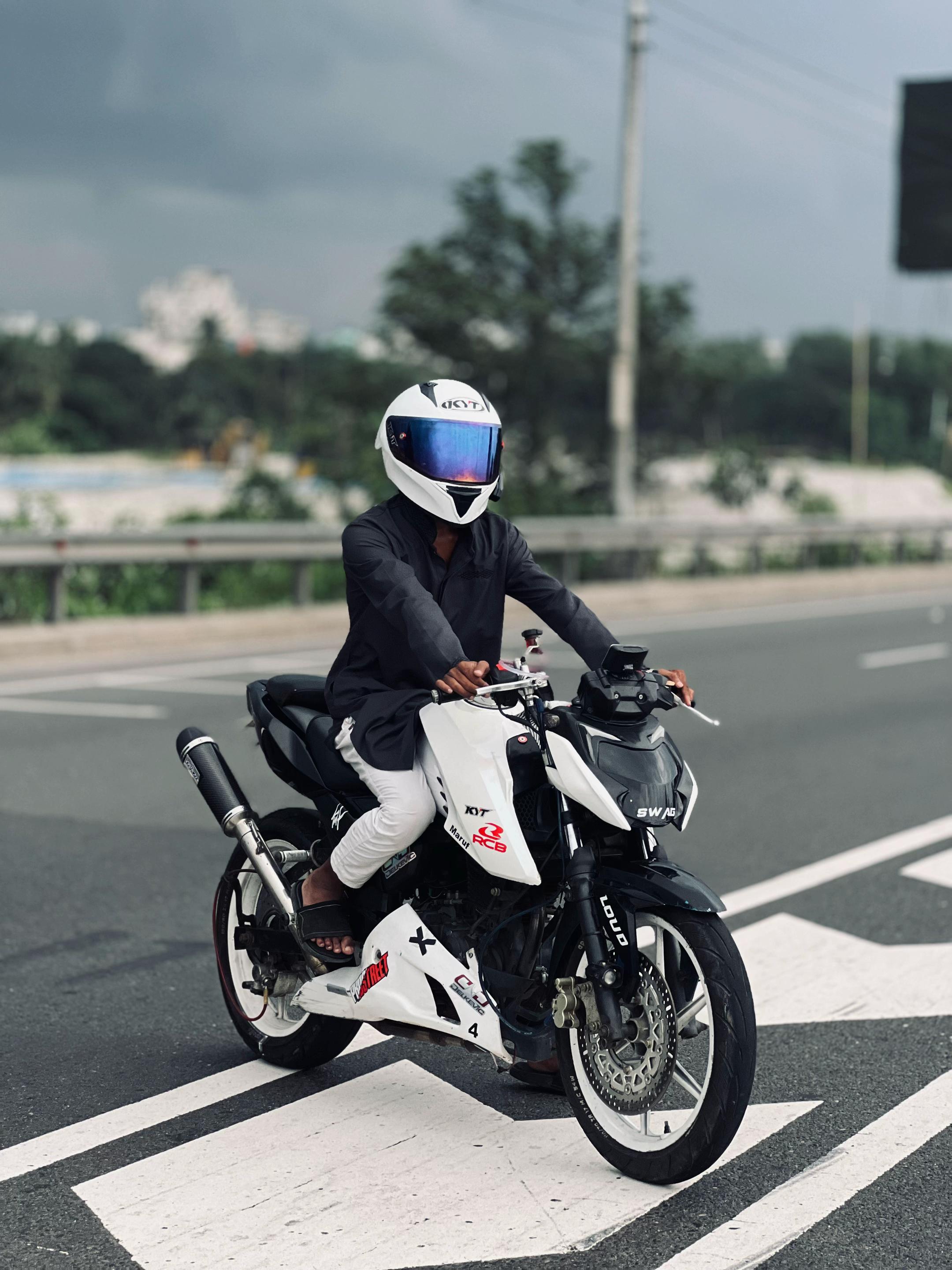 @4x.rider.1