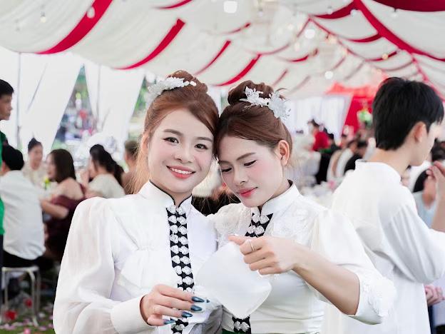 @Kh&aacute;nh Linh