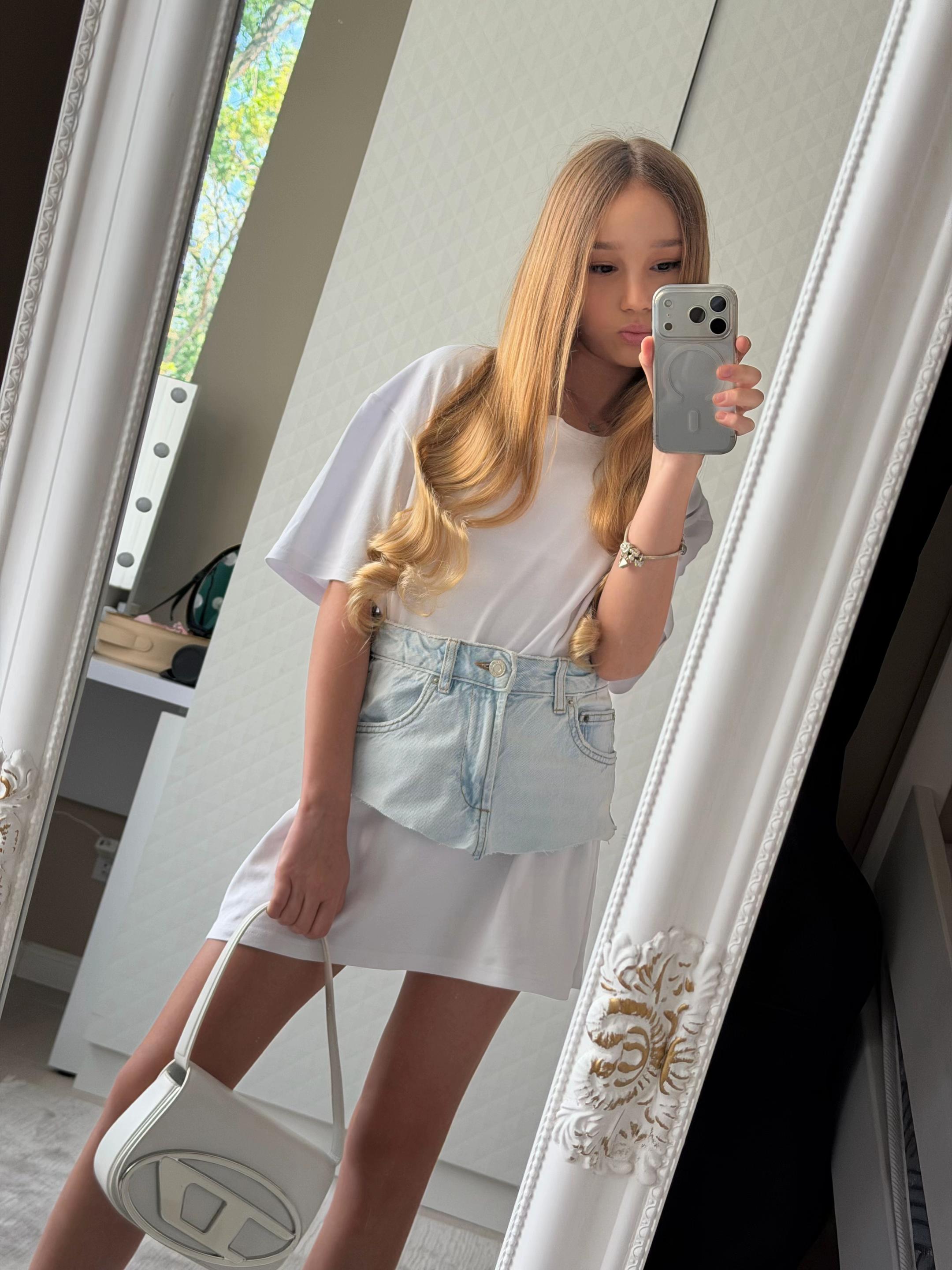 @𝐧𝐞𝐨𝐧𝐢𝐥𝐚