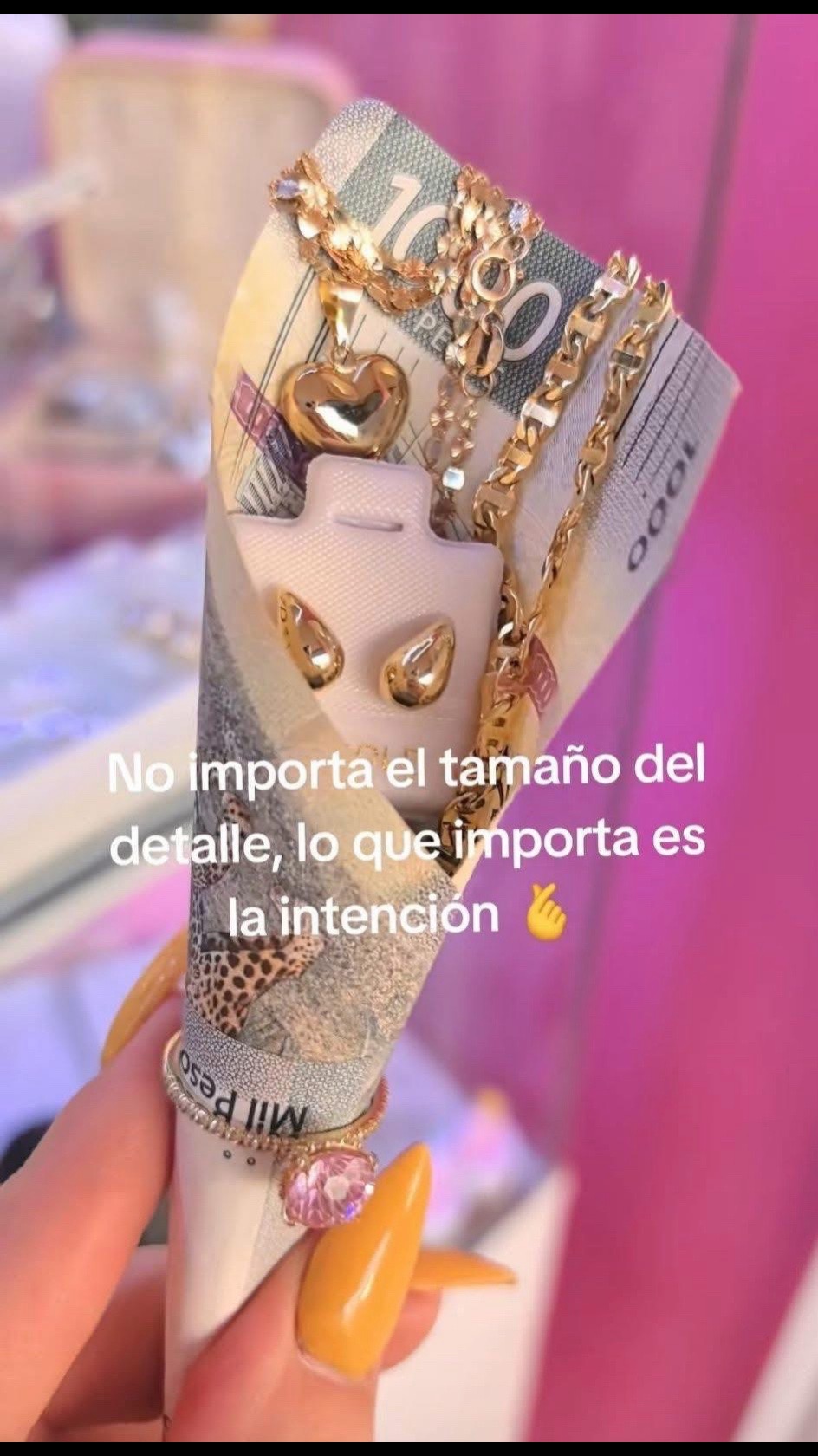 @️Angie Cast