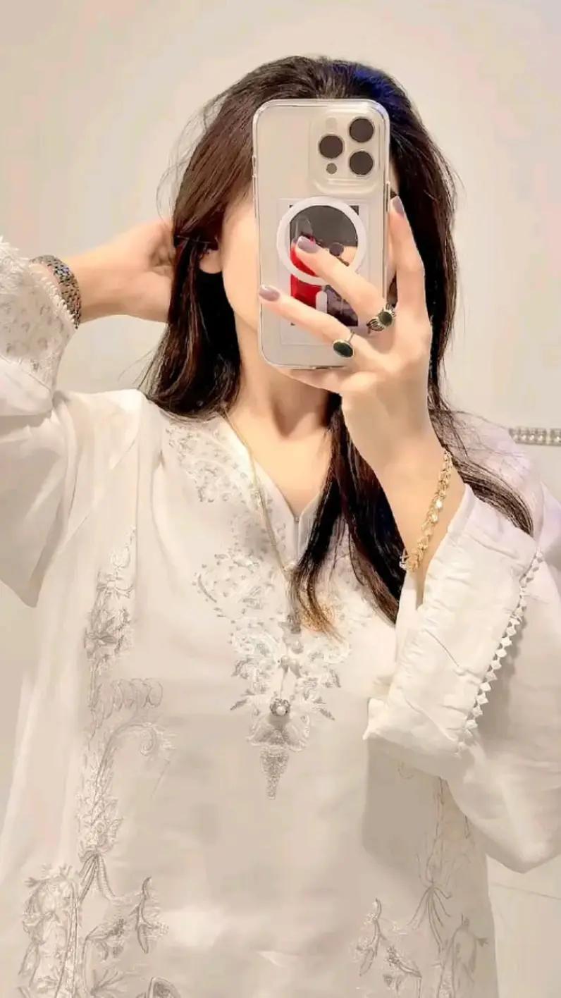 @𝐑𝐚𝐣𝐩𝐨𝐨𝐭 𝐐𝐮𝐞𝐞𝐧