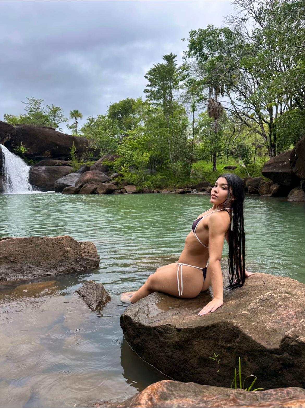 @andriacrln