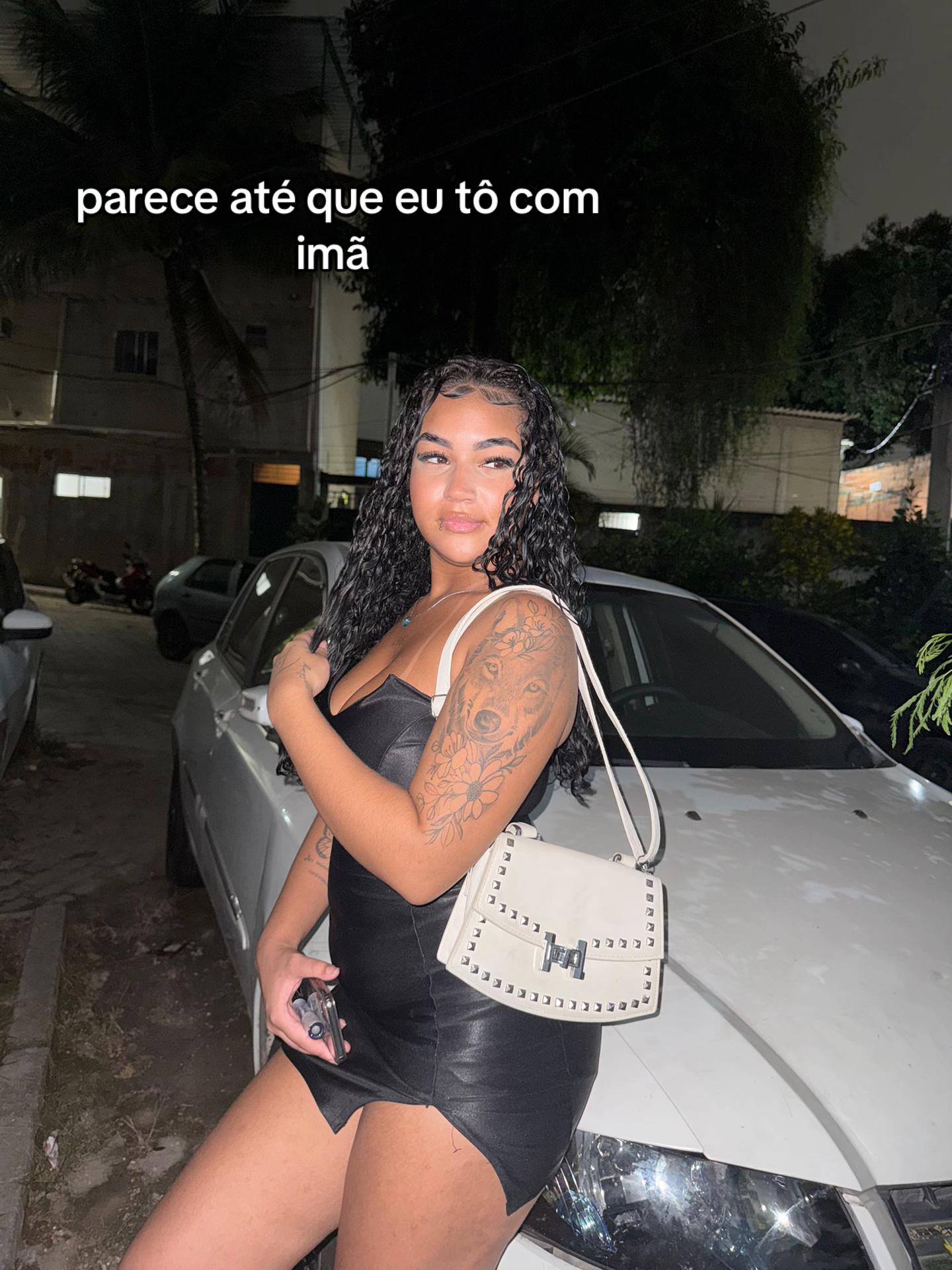 @Aninha_07