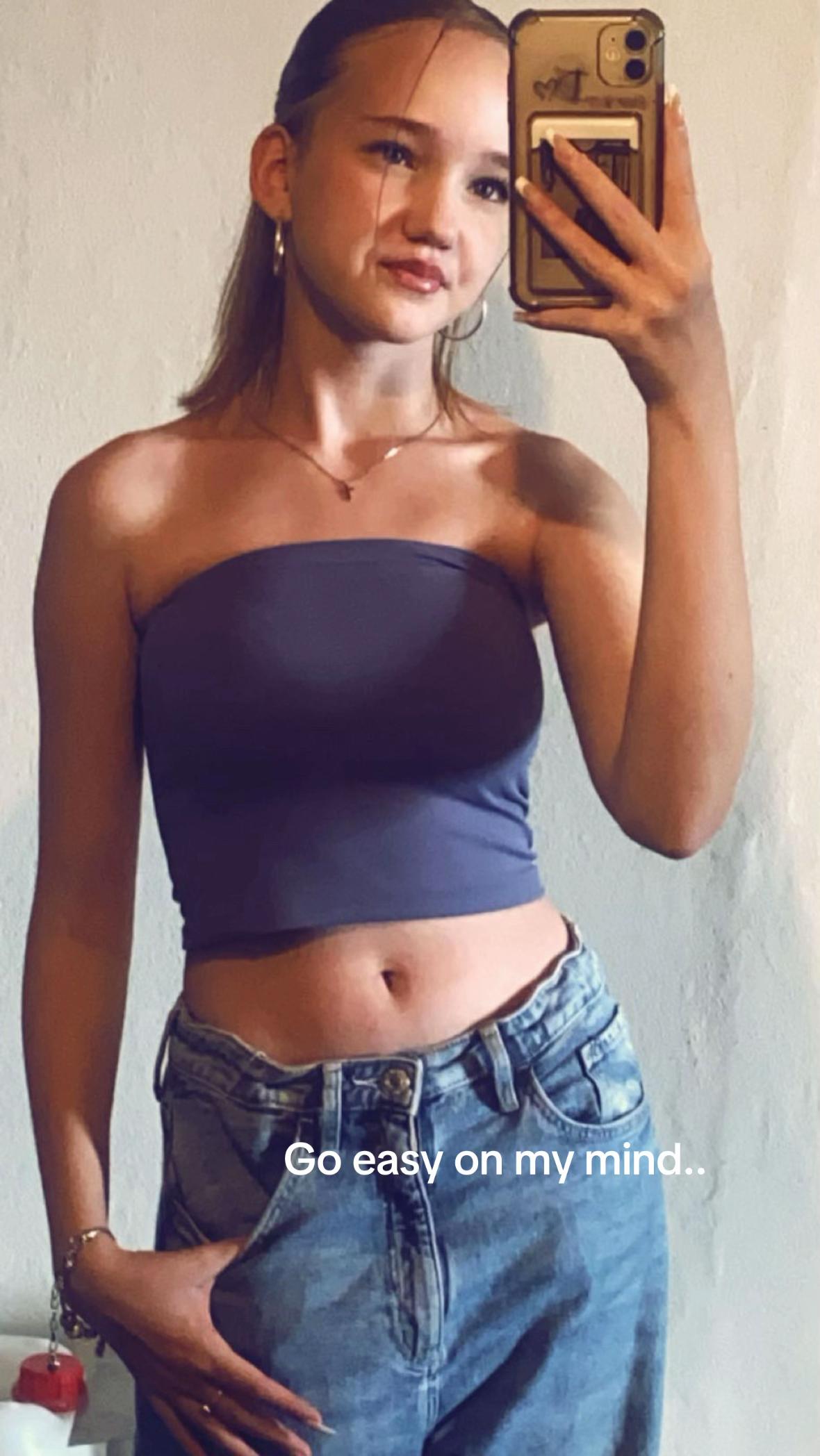 @𝐥 𝐚 𝐮 𝐫 𝐚