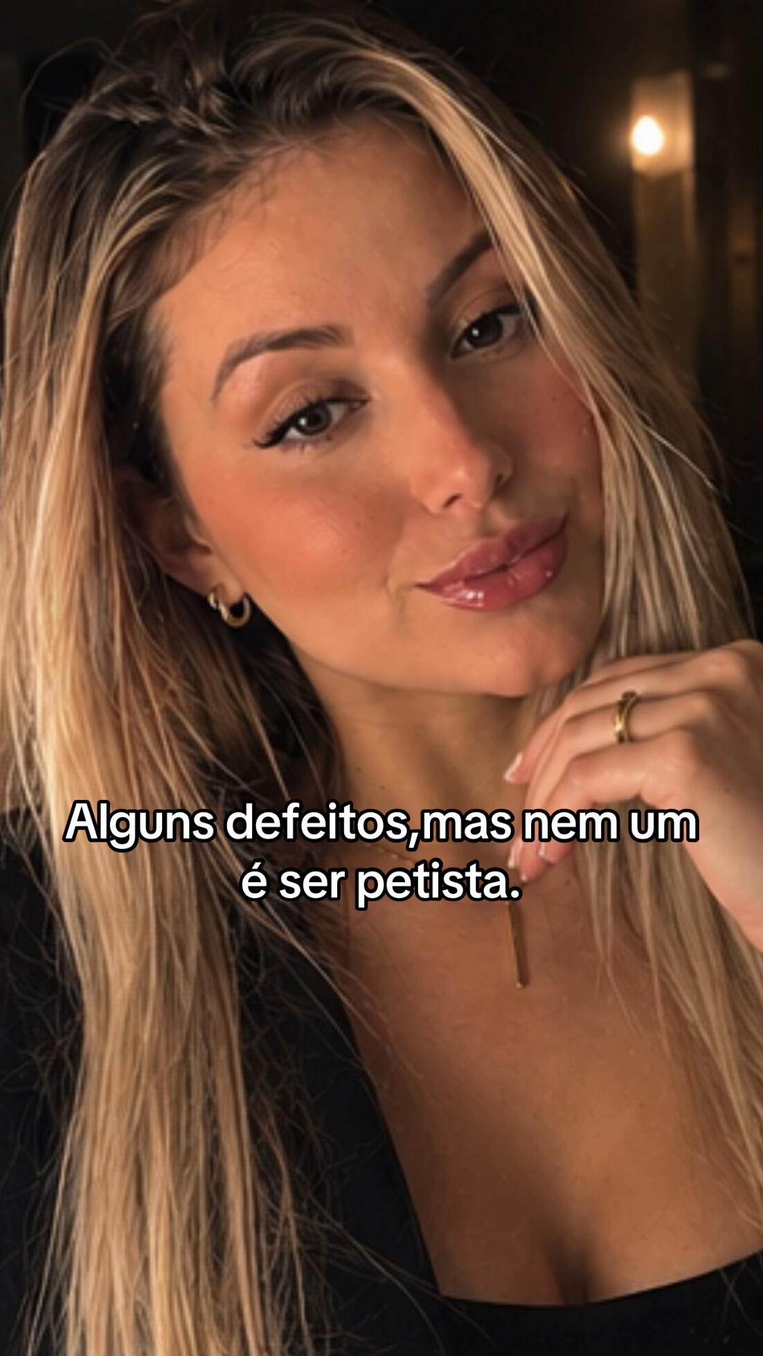 @Ana Caroline F&aacute;vero