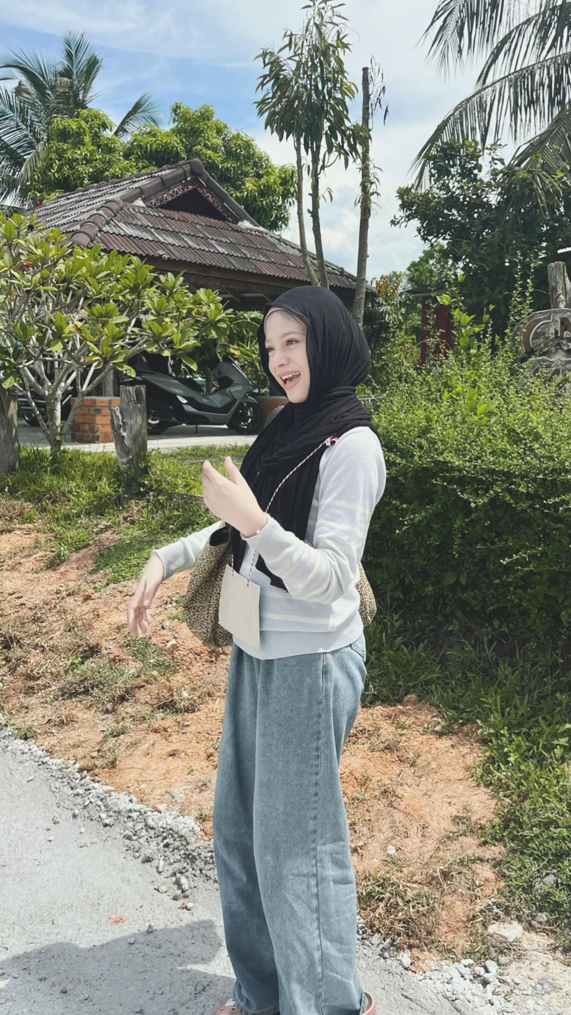 @ᶻ 𝗓 𐰁