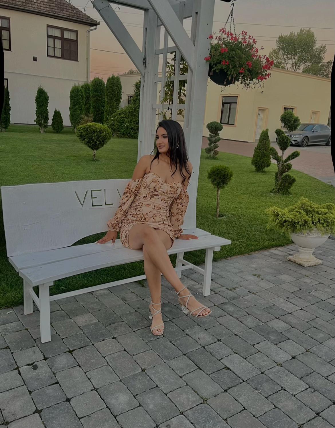@Adelina Ravasan