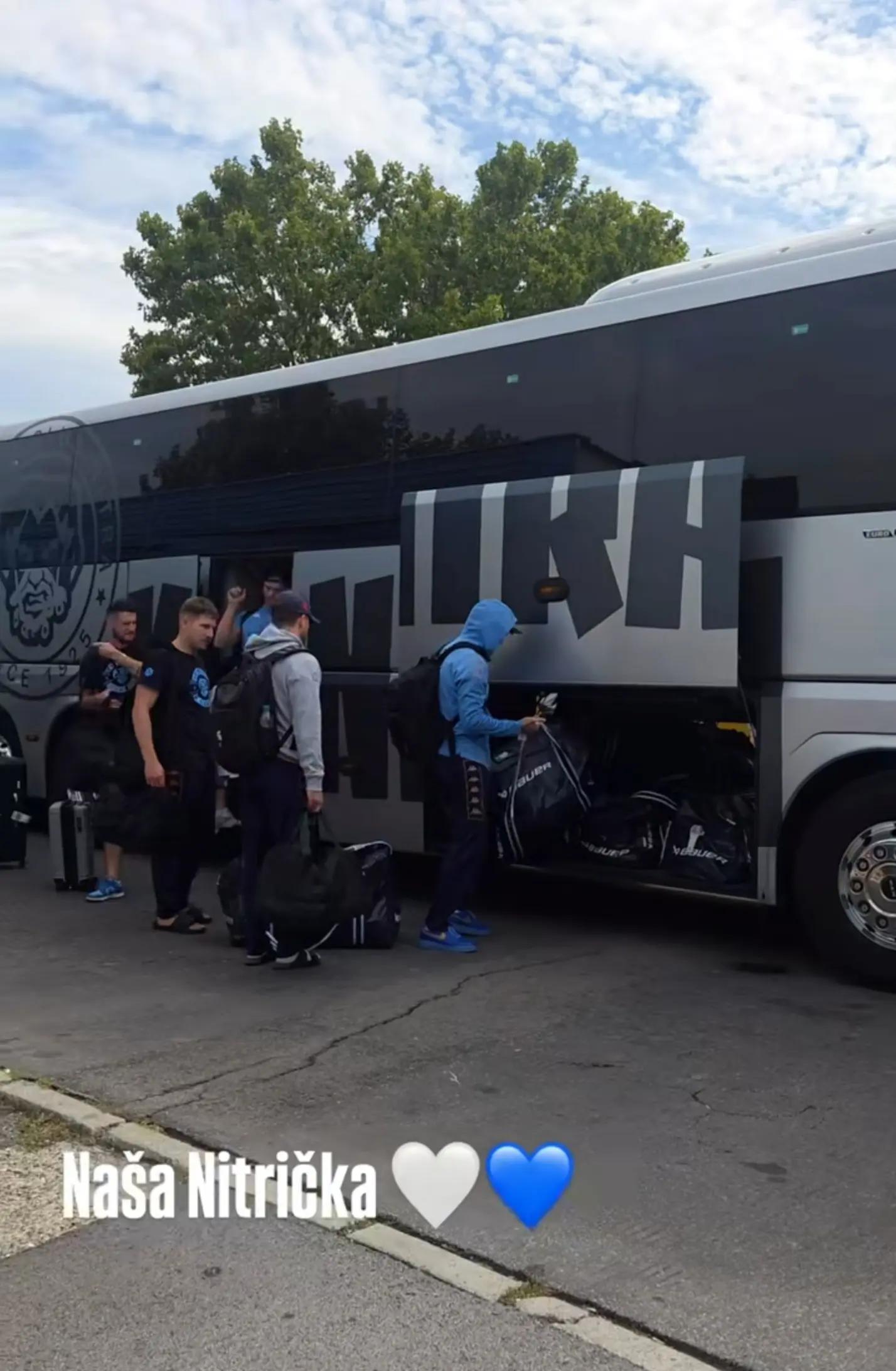 @HK NITRA FANS 💙🤍