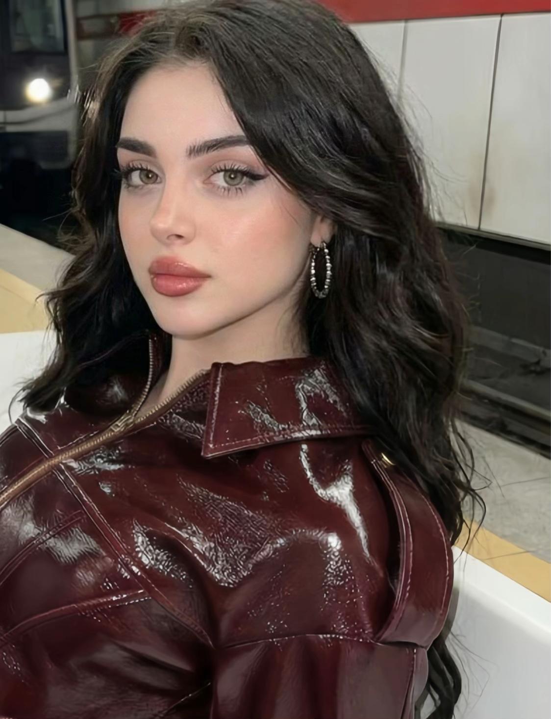 @Model rena