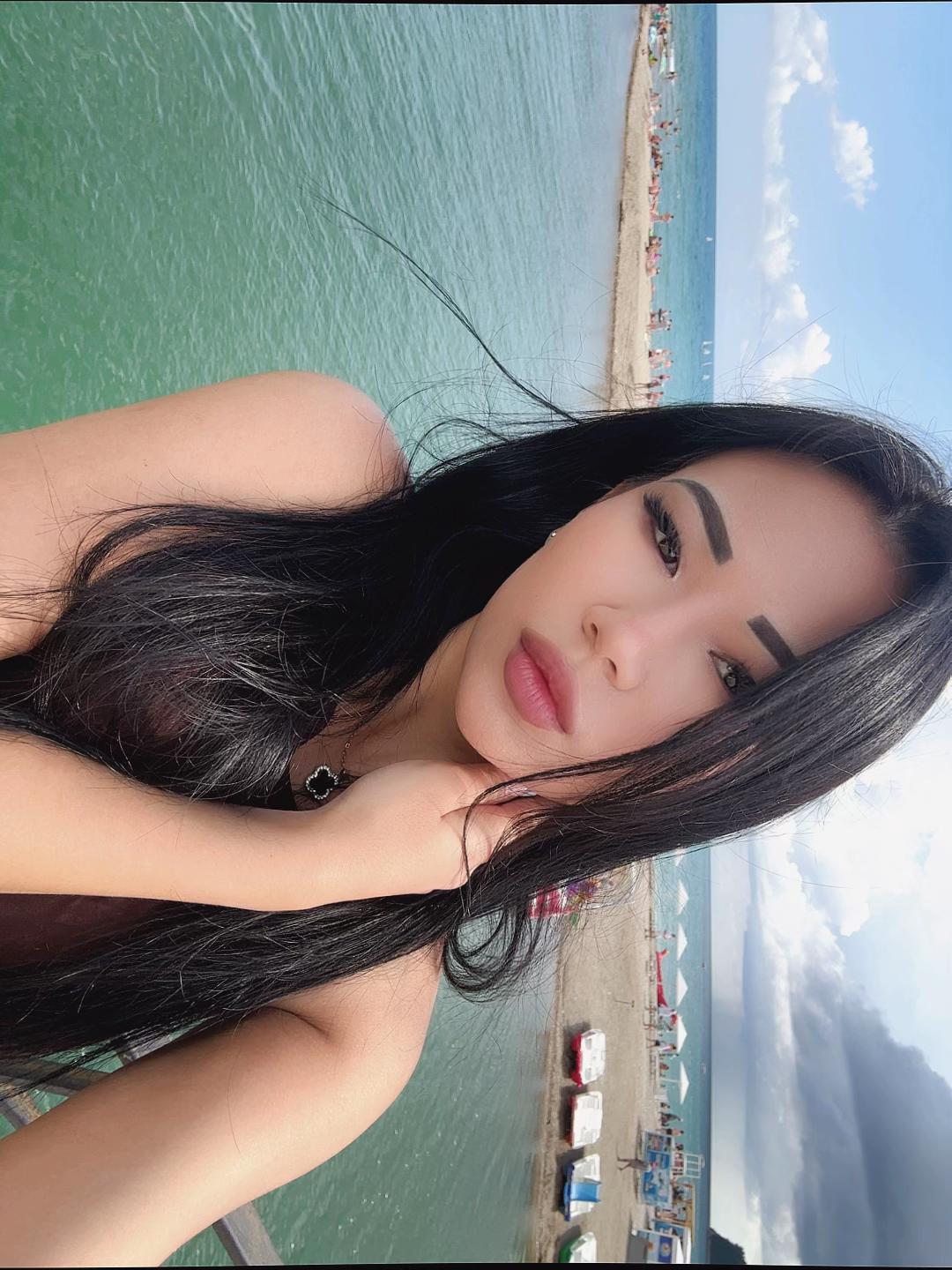 @elinaaa