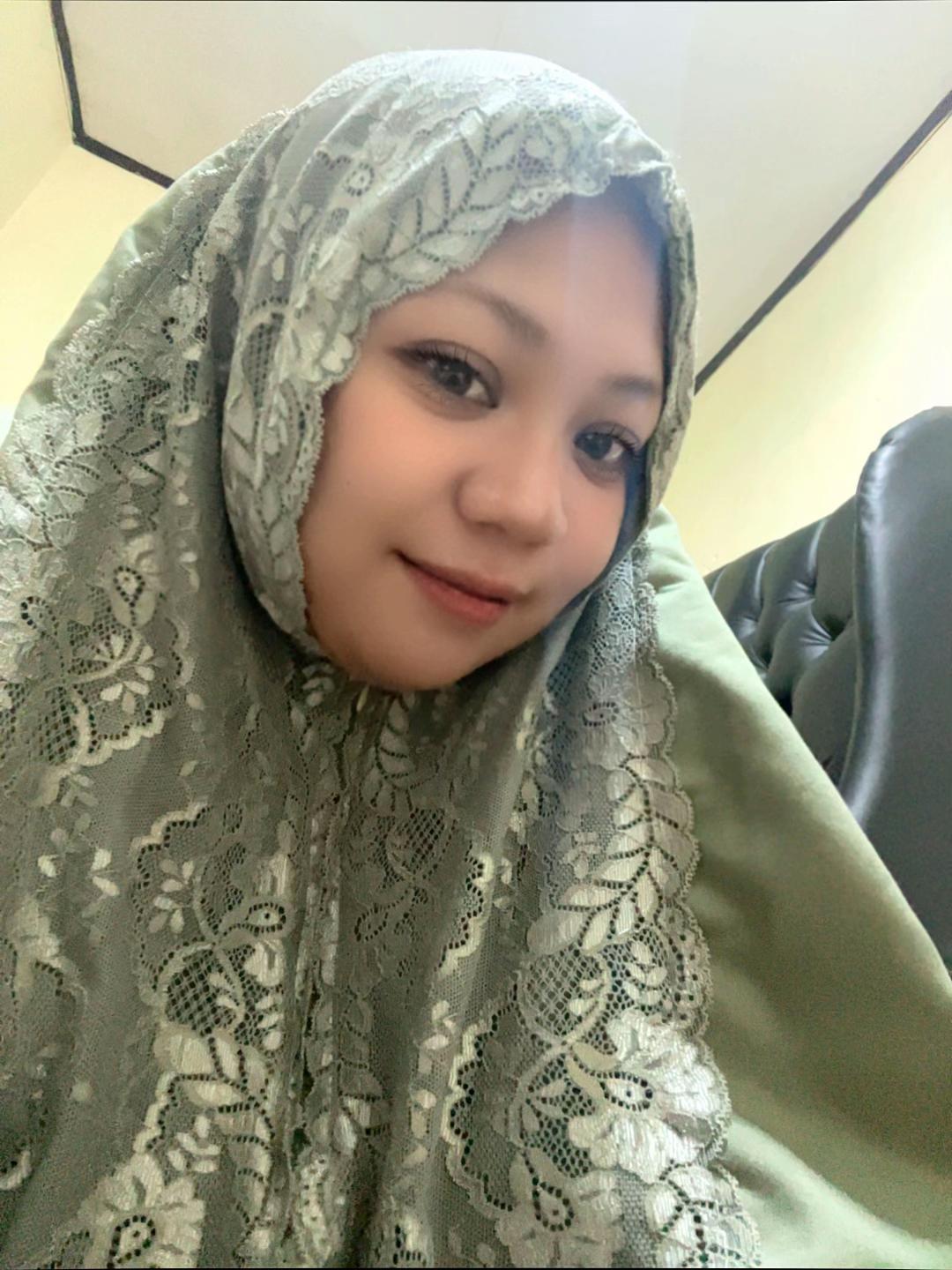 @thia_zakaria