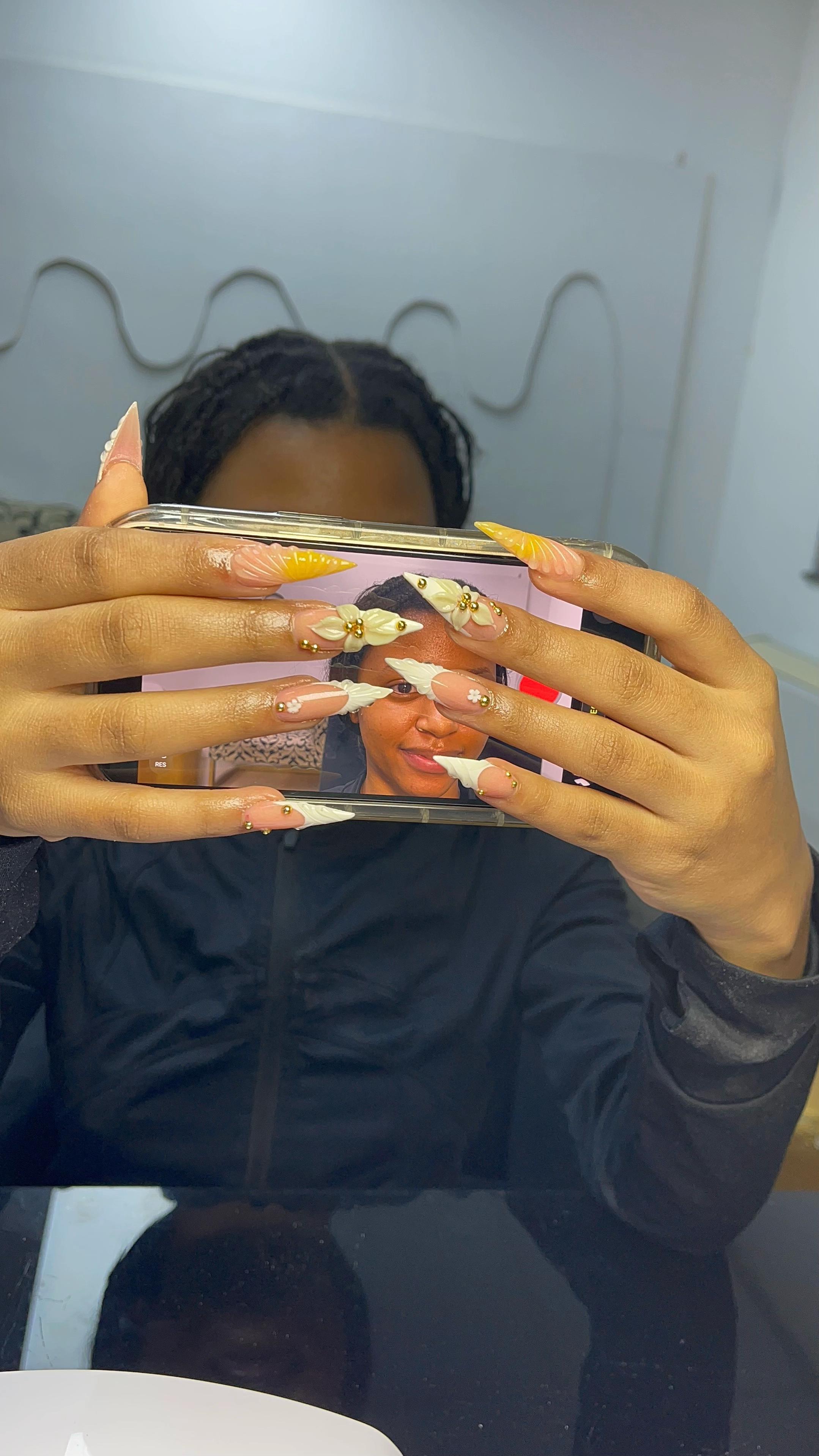 @adenailss