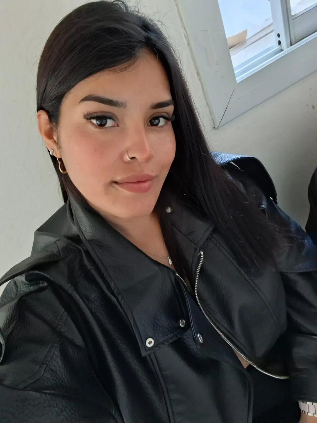 @lauraazar