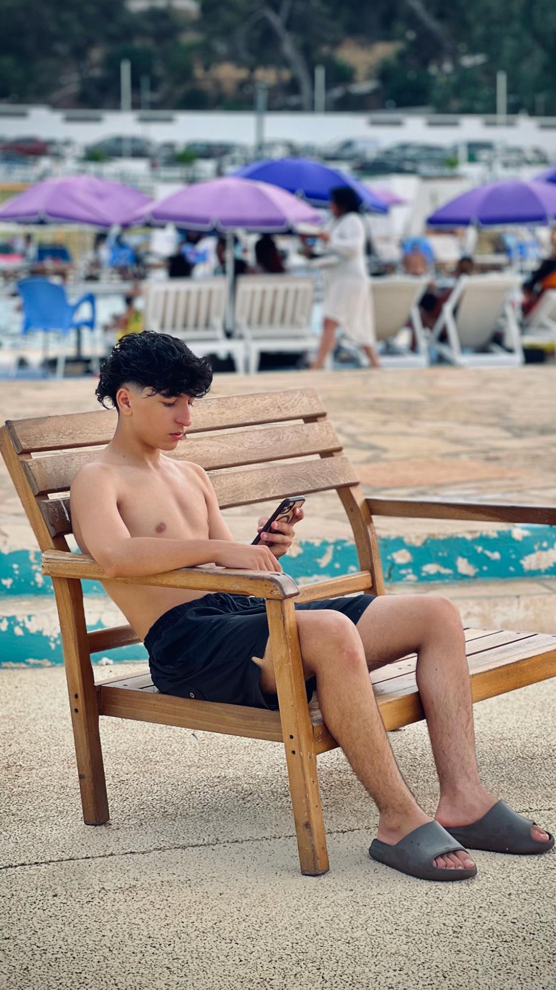 @๐จ๐๐
๐๐e ๐งโ๏ธ