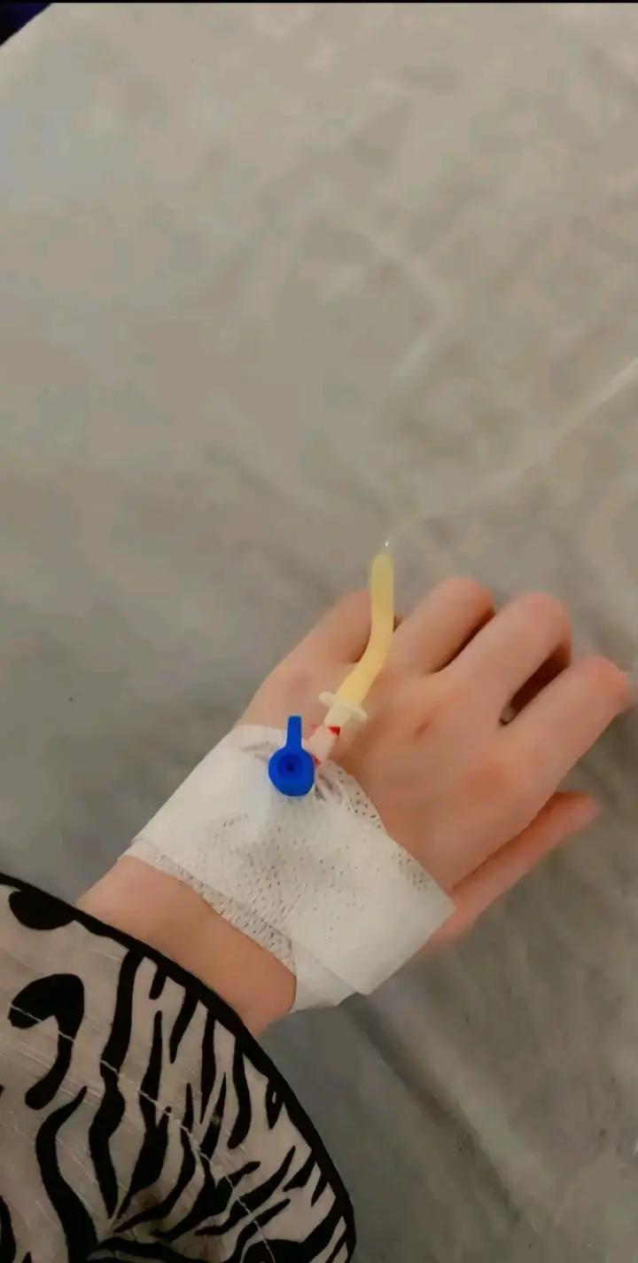 @𝒬 𝓊 𝑒 𝑒 𝓃 🩶