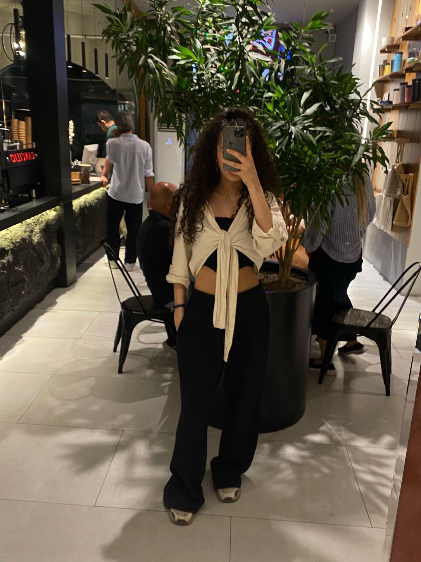 @👩🏻🦱