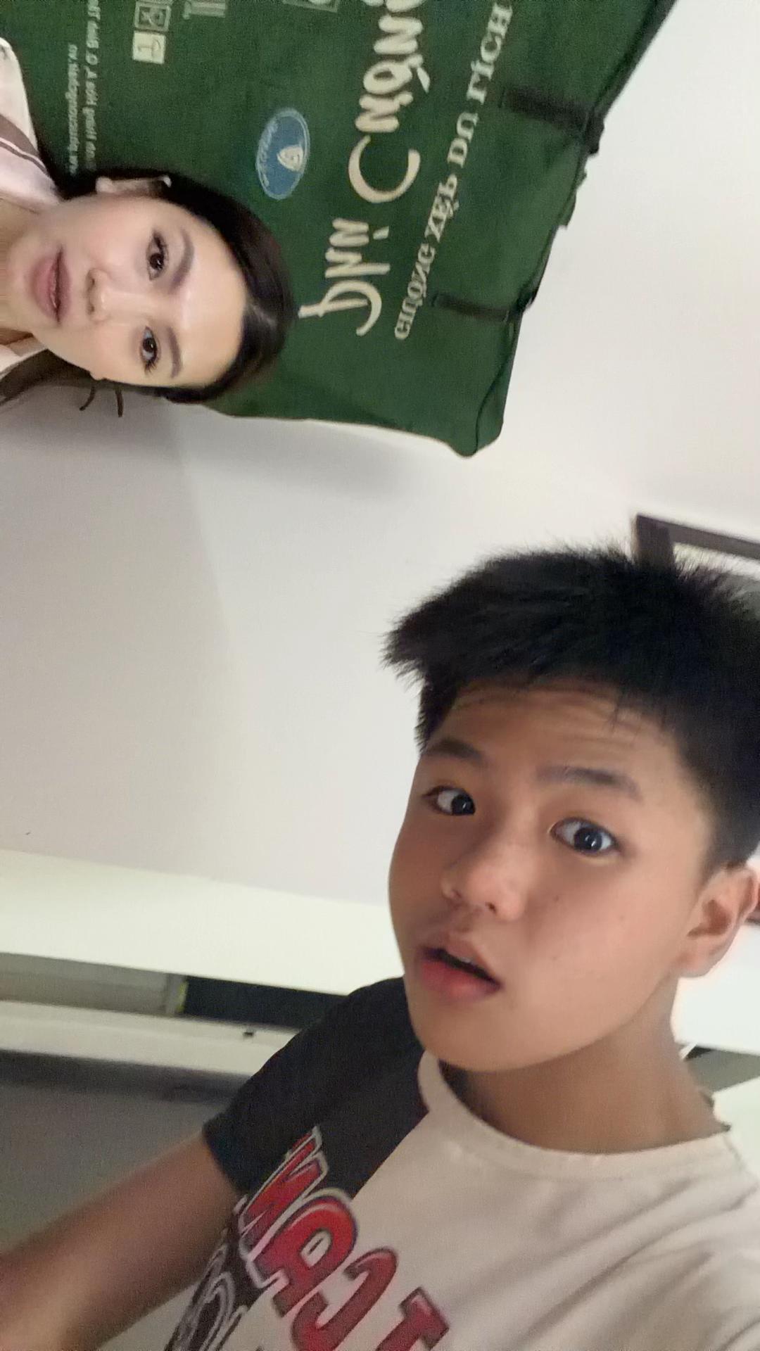@Đẹp gái mà hay đau bao tử