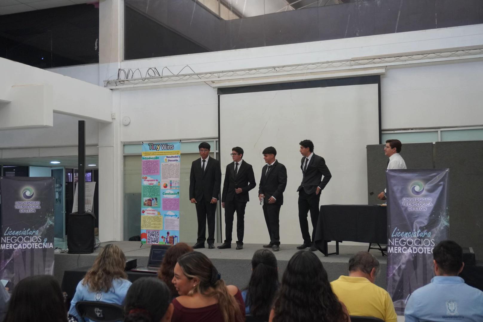@Universidad Tecnológica León