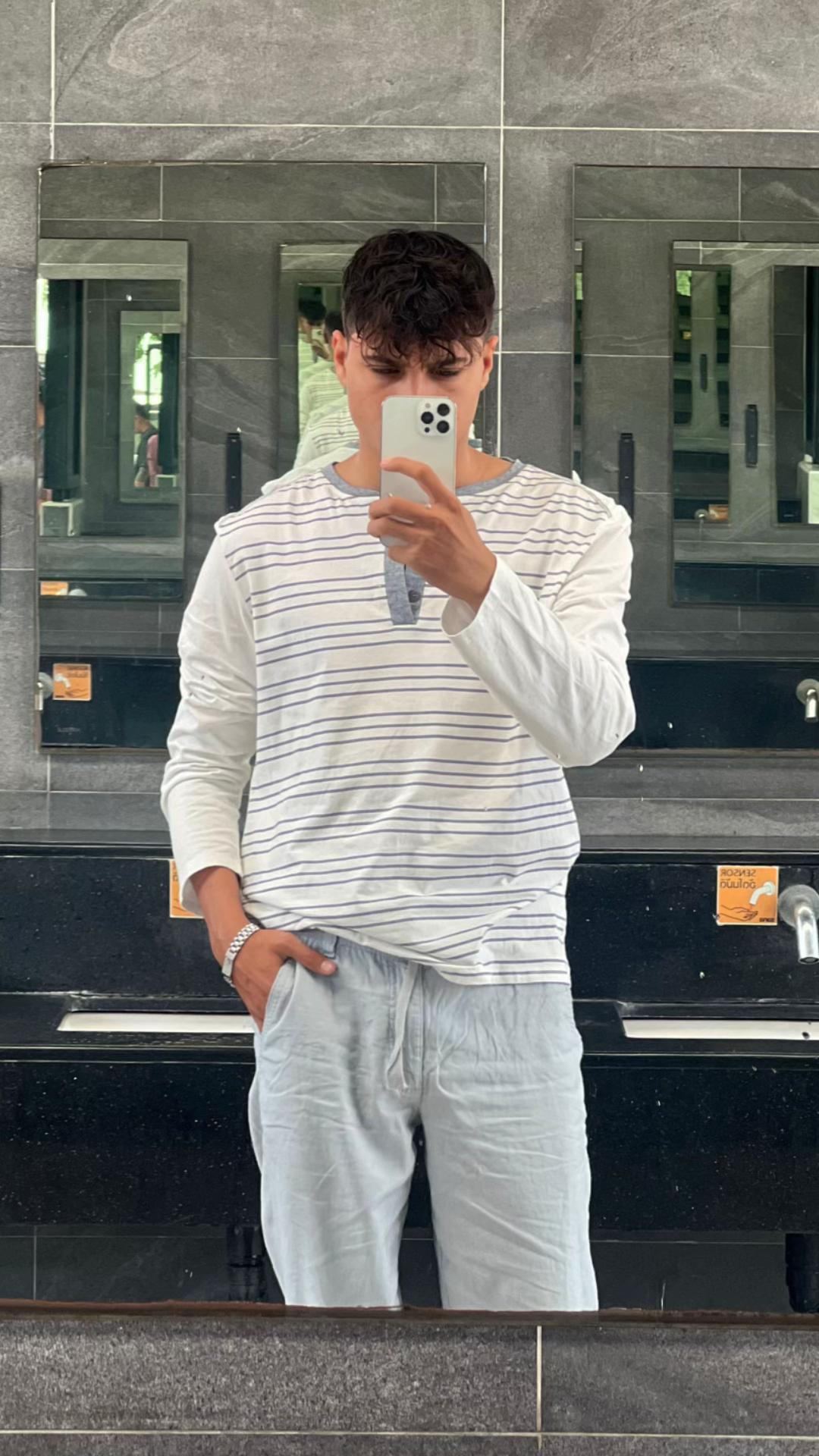 @𝐈𝐙𝐇𝐀𝐑🇵🇰