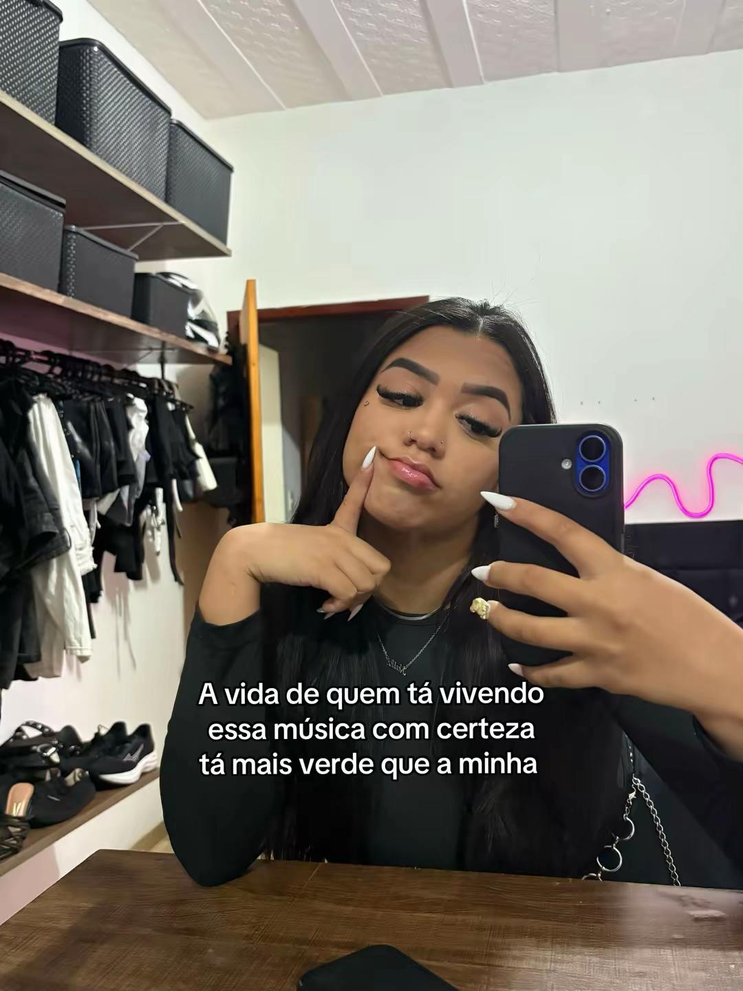 @larasouz.a