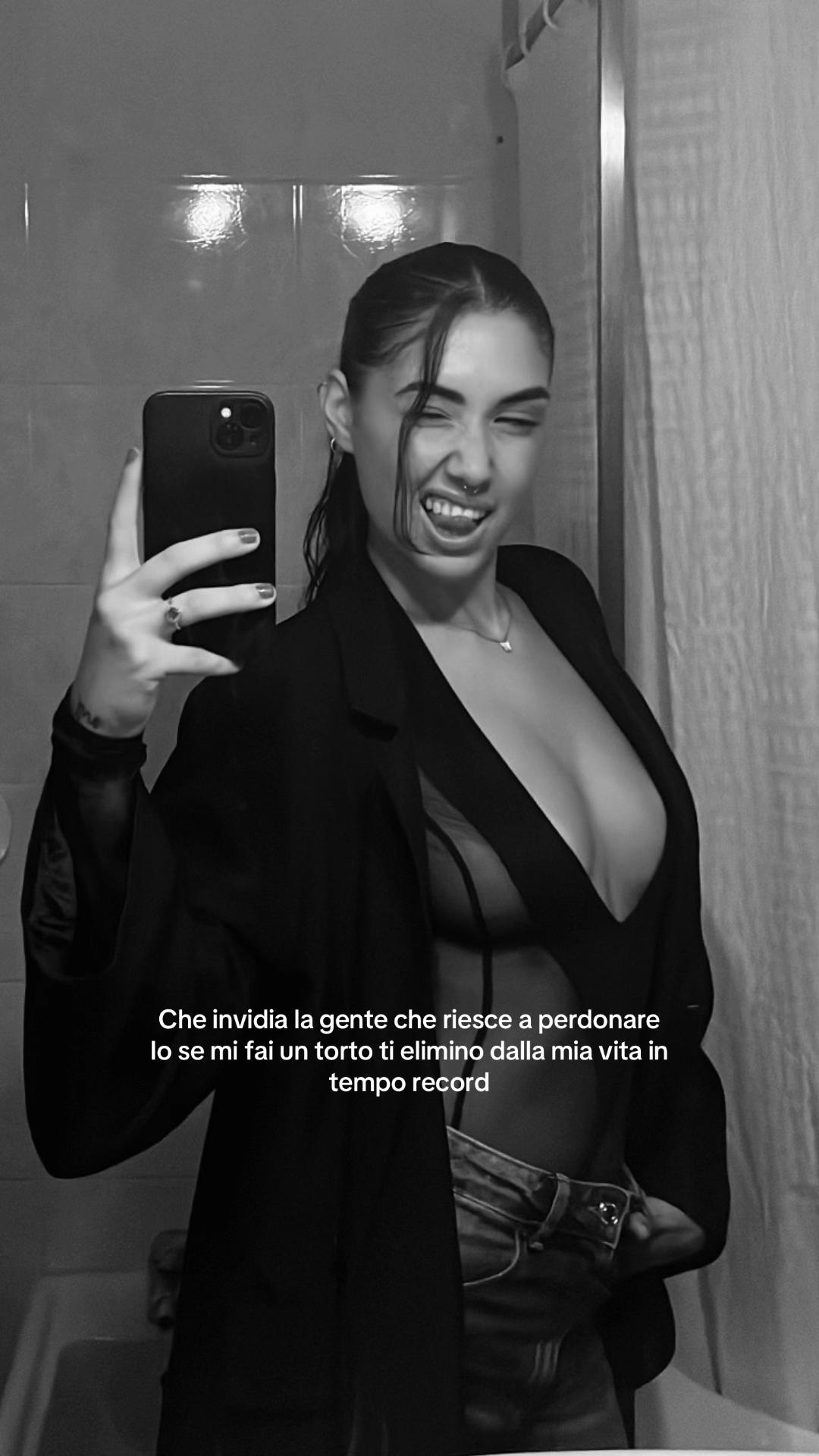 @saramissere