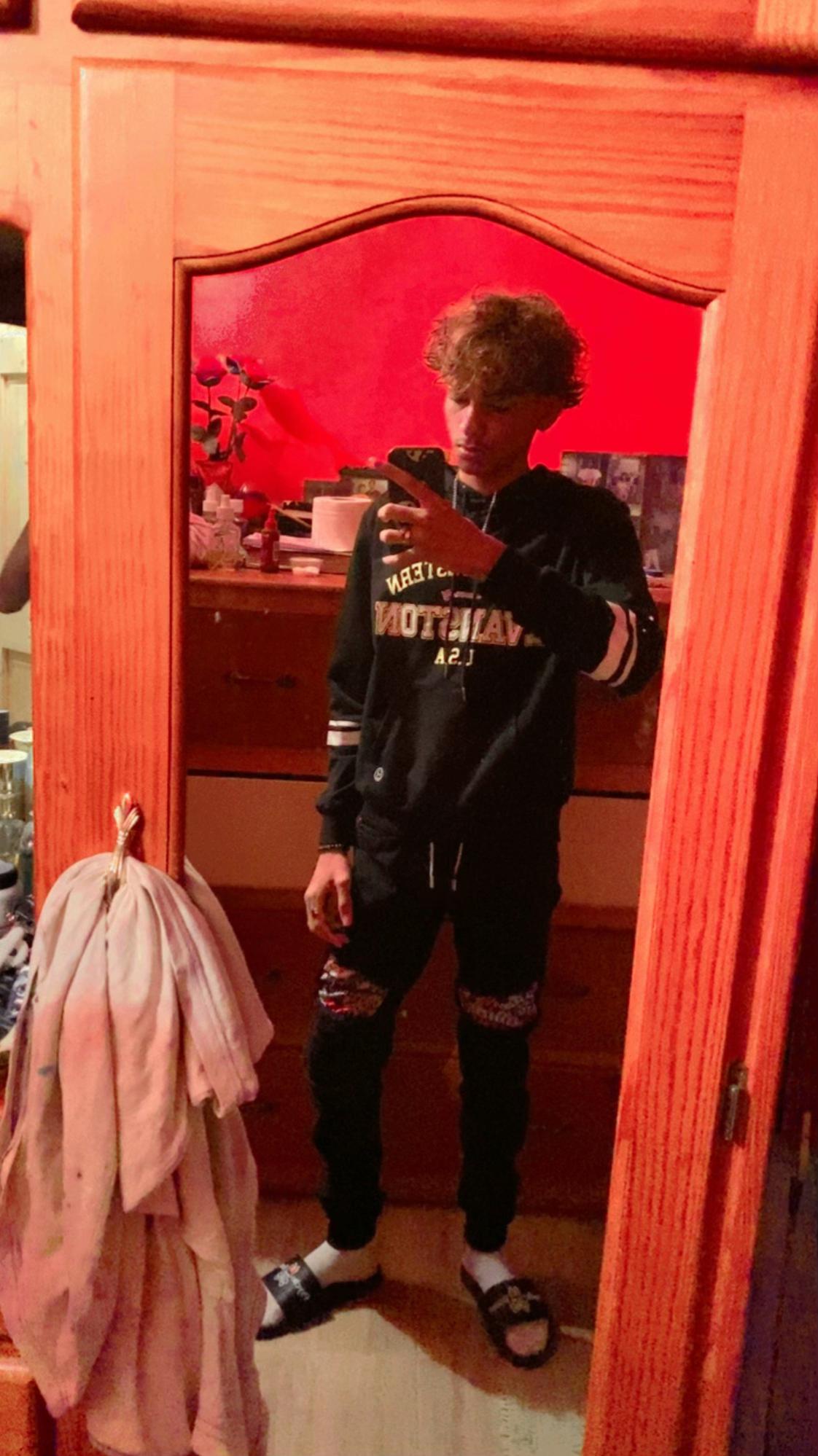 @𝐁𝐨𝐛𝐛𝐲🥀