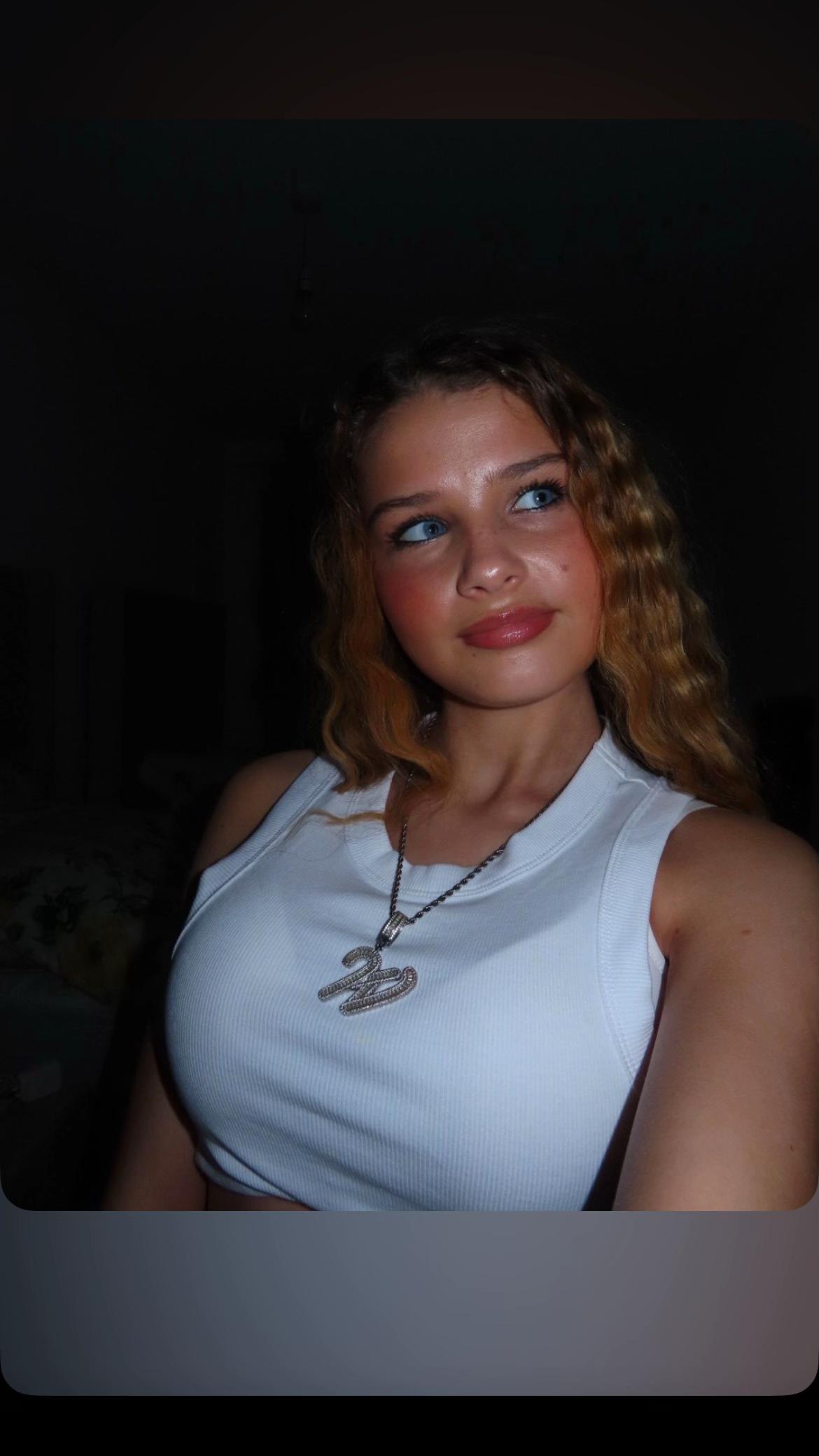 @𝒲